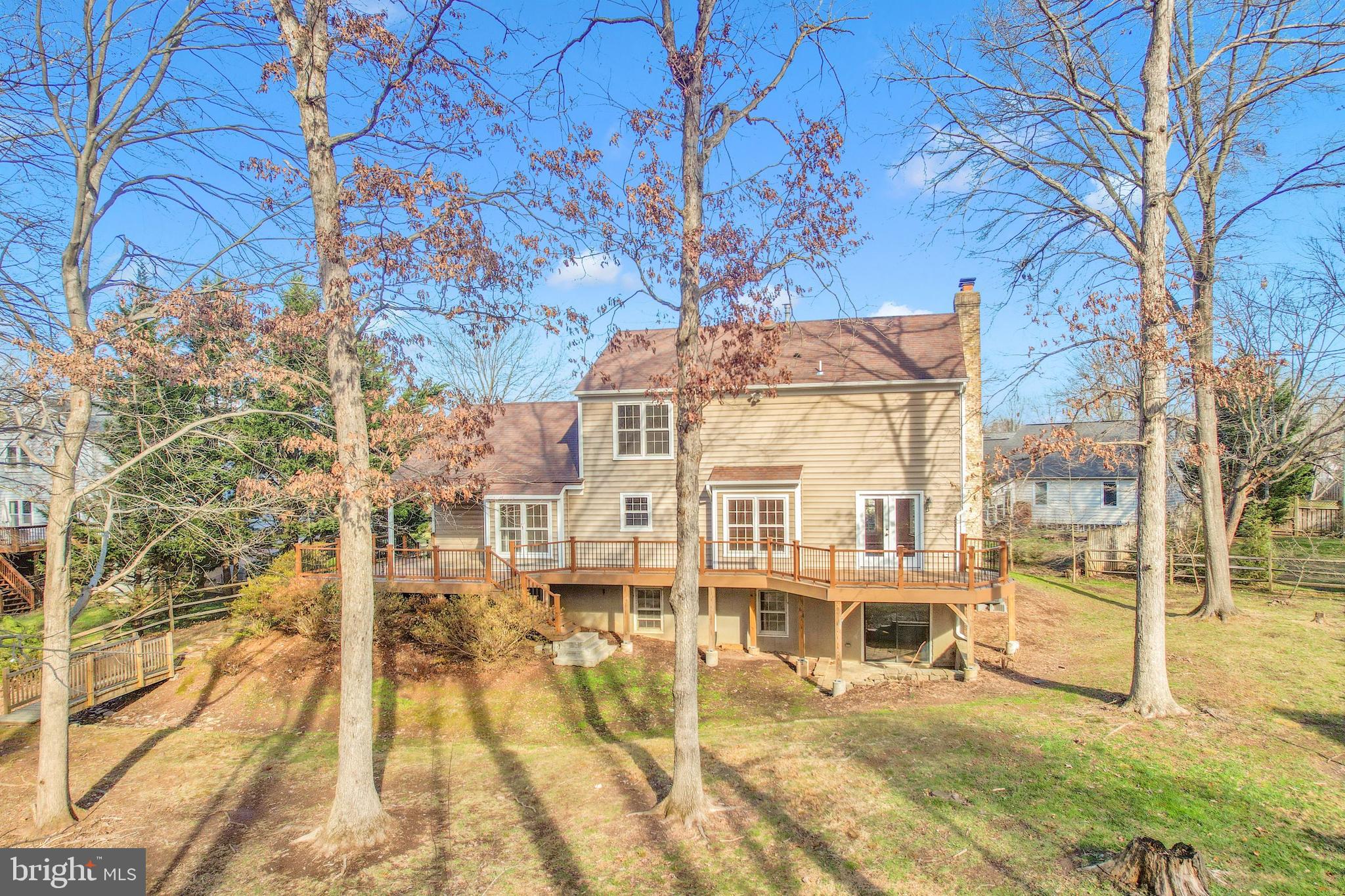 COUNTRY CLUB MANOR - Residential