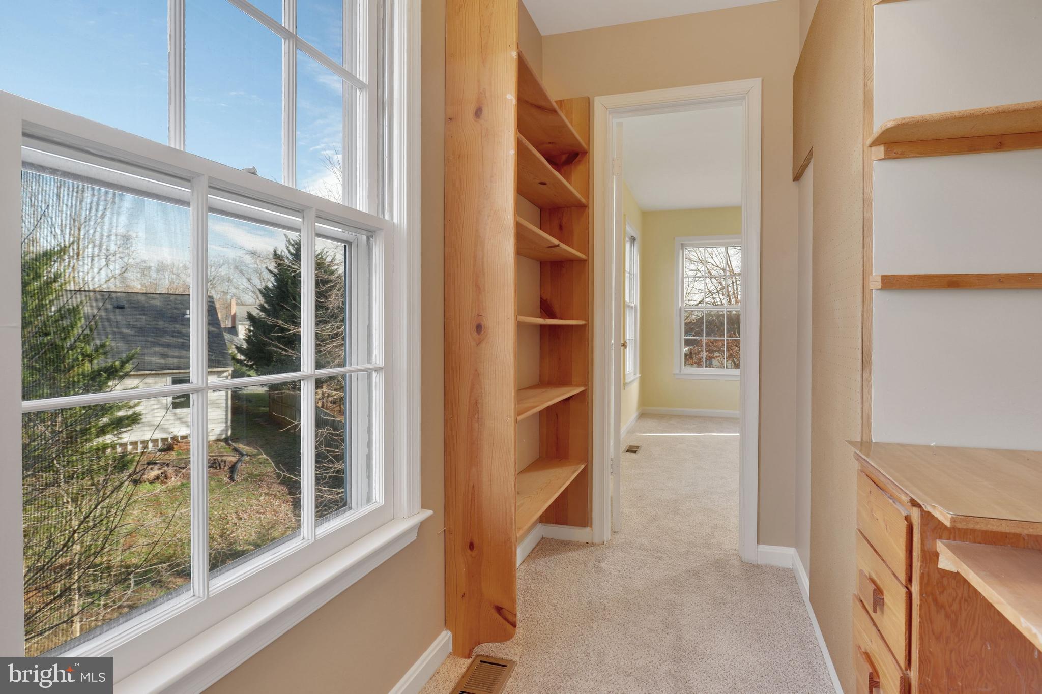 COUNTRY CLUB MANOR - Residential