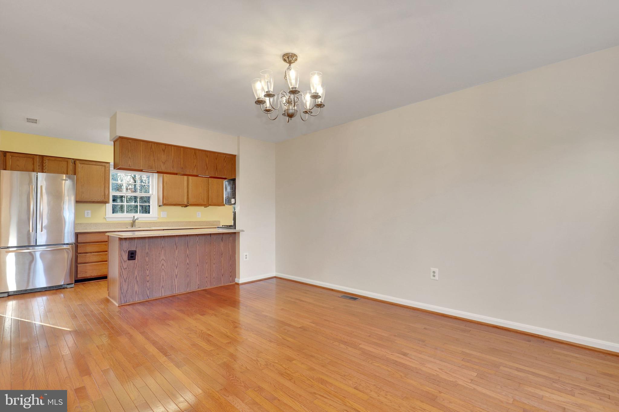 COUNTRY CLUB MANOR - Residential