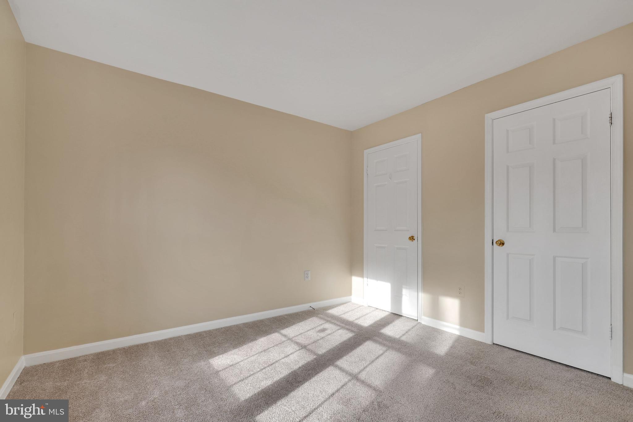 COUNTRY CLUB MANOR - Residential