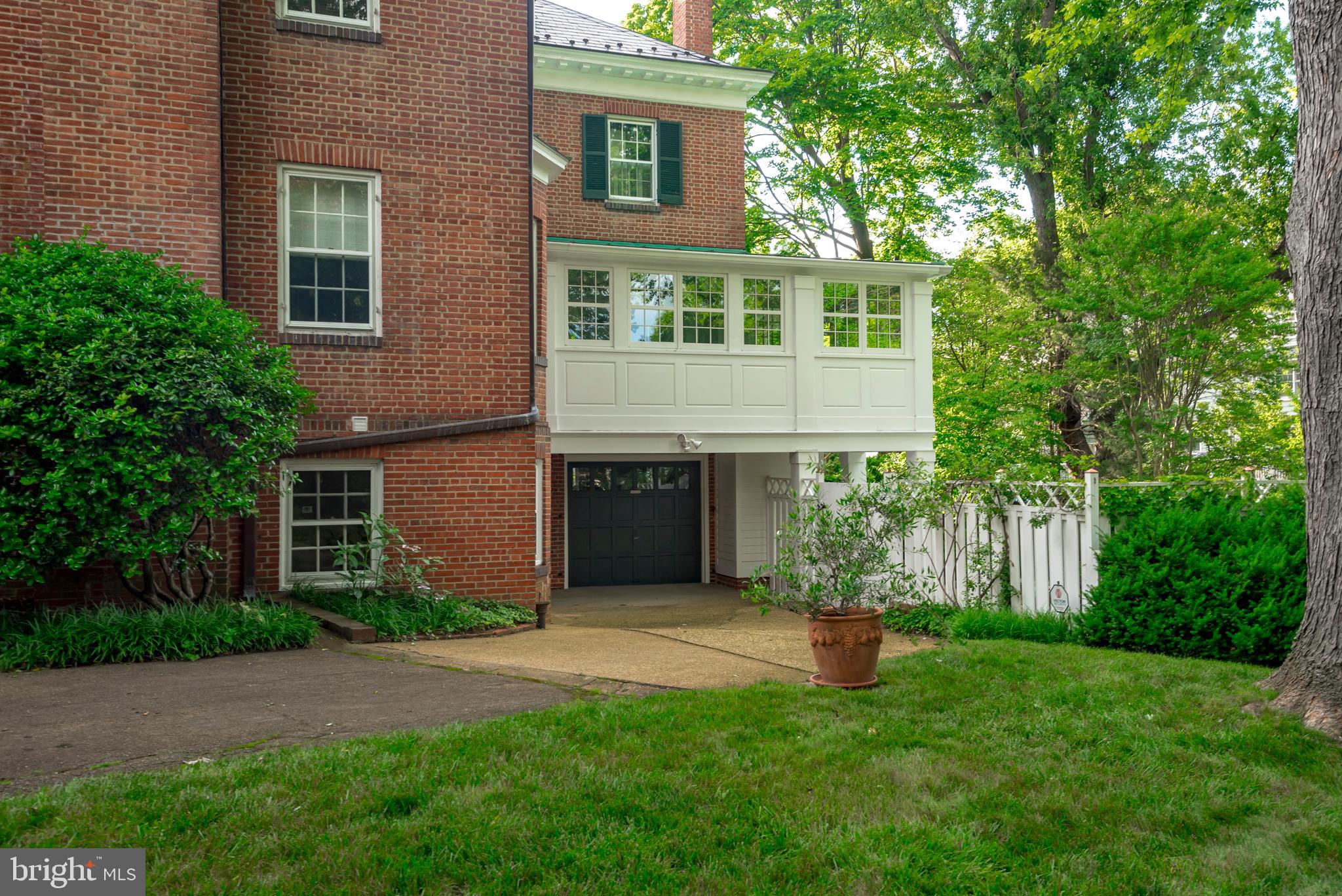 MURRAY HILL - Residential