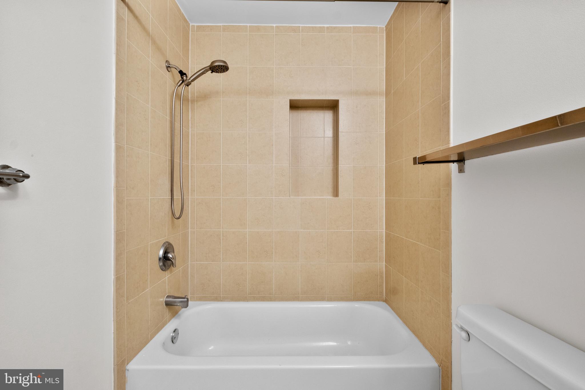 WASHINGTON SQ - Residential Lease