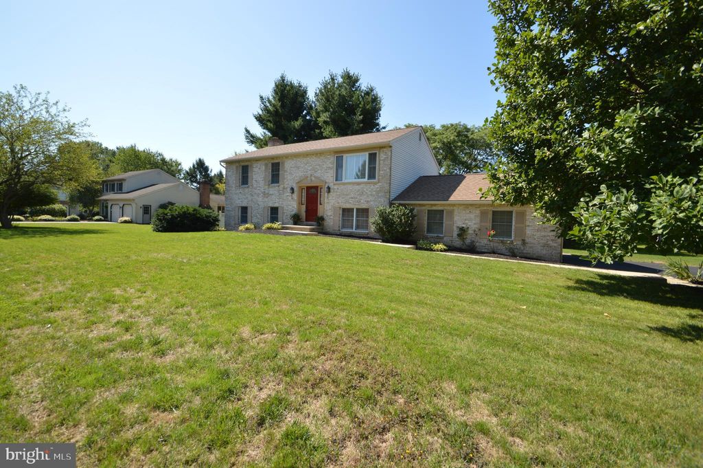 Photo of 1501 Edinborough Circle, Landisville, PA 17538 (MLS # PALA2055316)