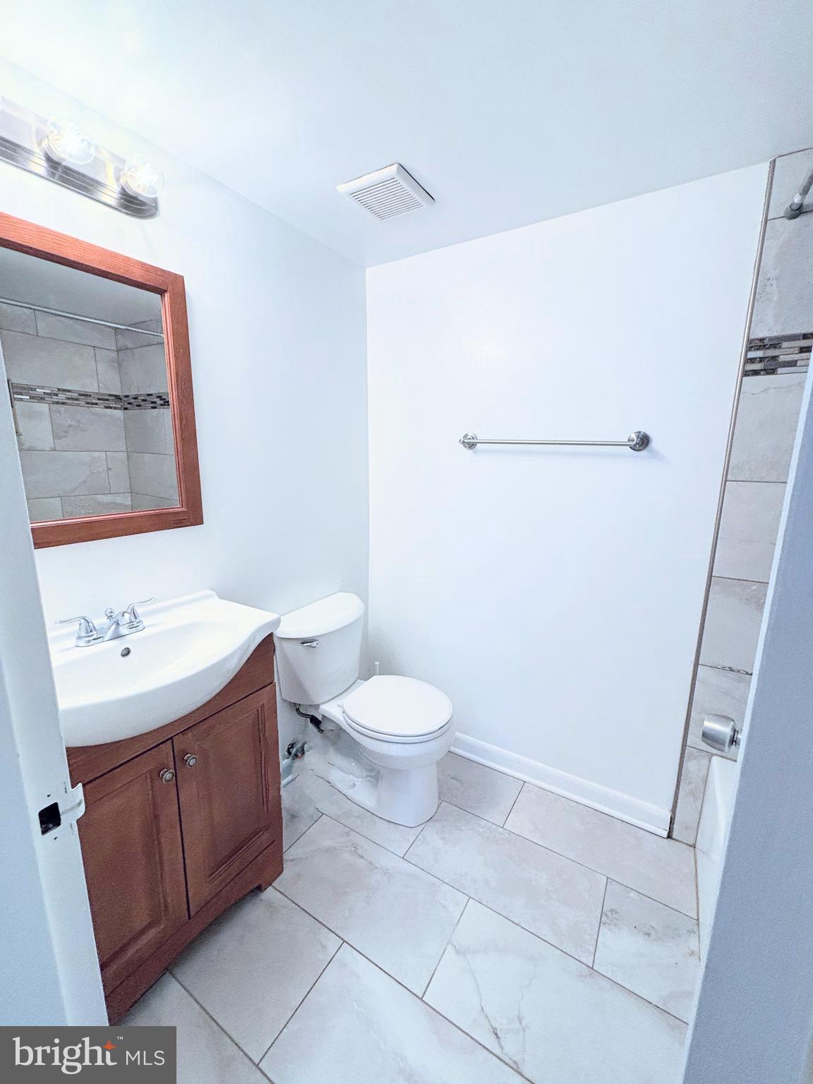 SHADOWOOD - Residential Lease