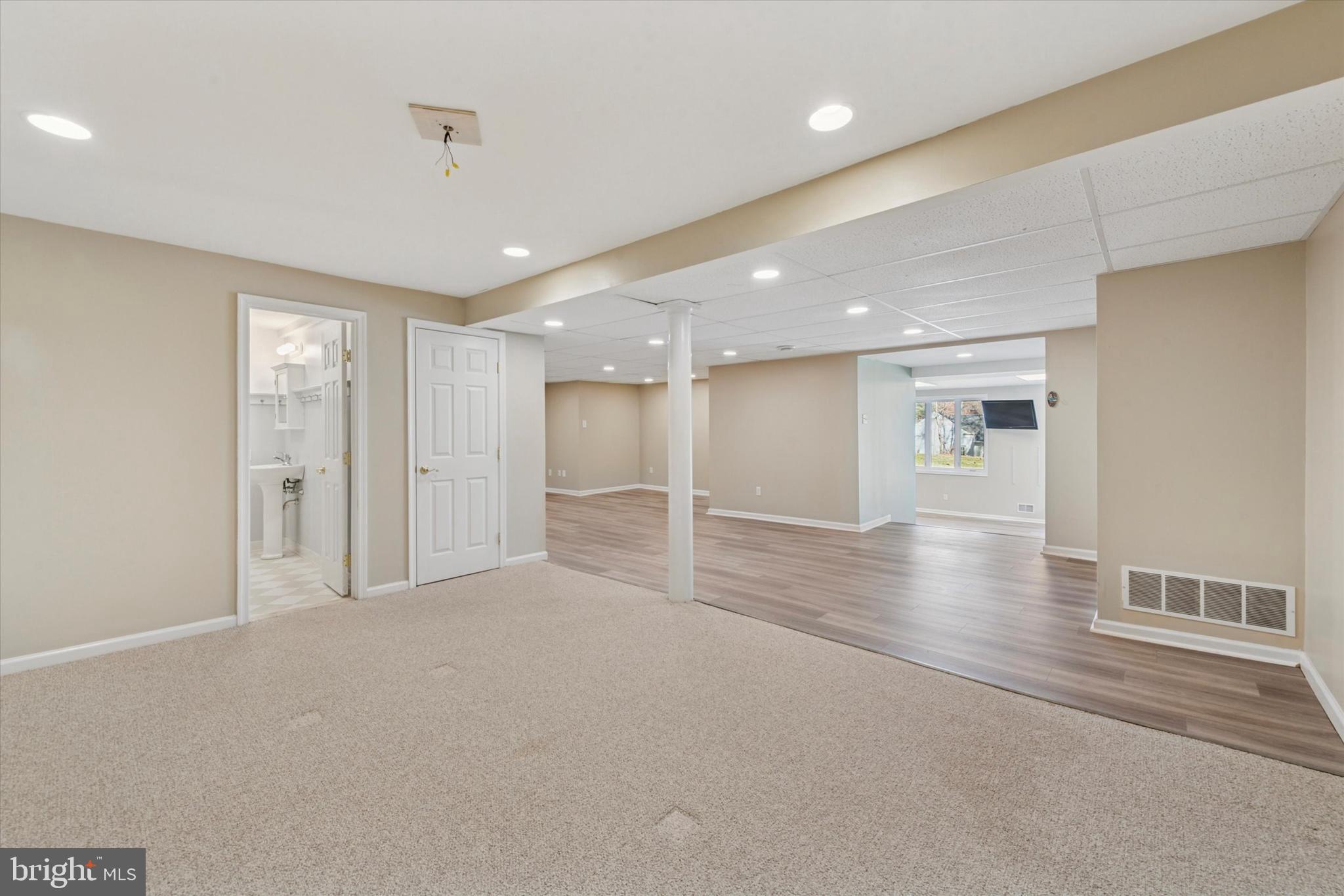 HERSHEYS MILL ESTS - Residential