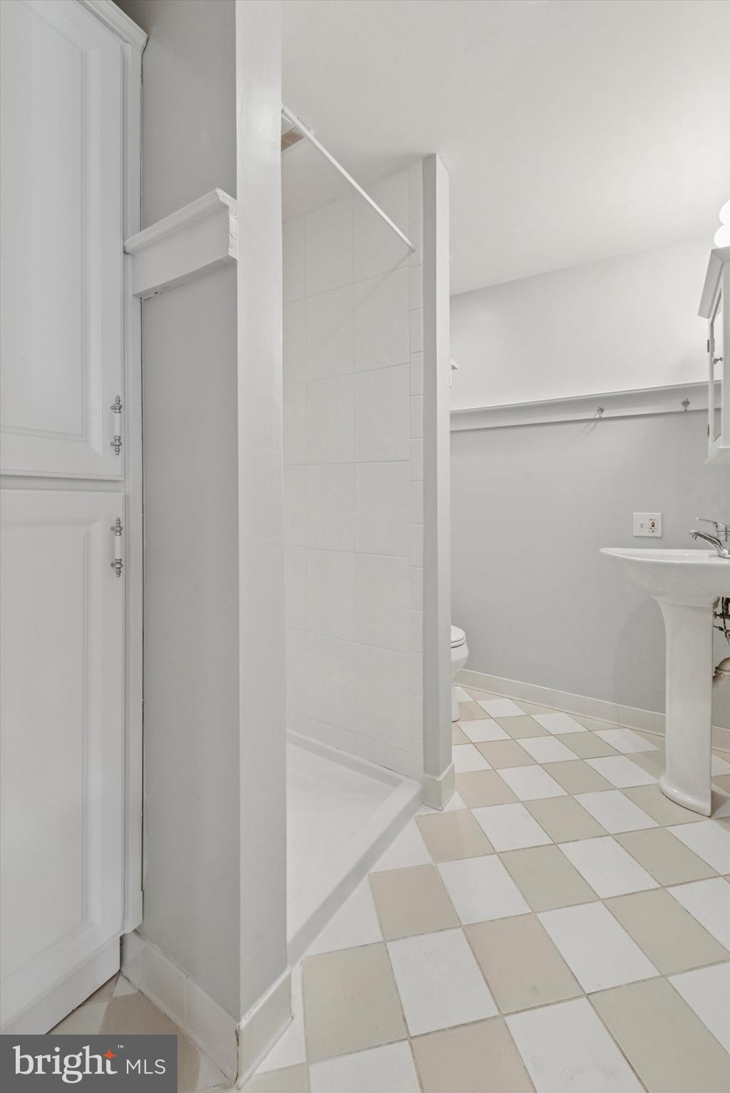 HERSHEYS MILL ESTS - Residential