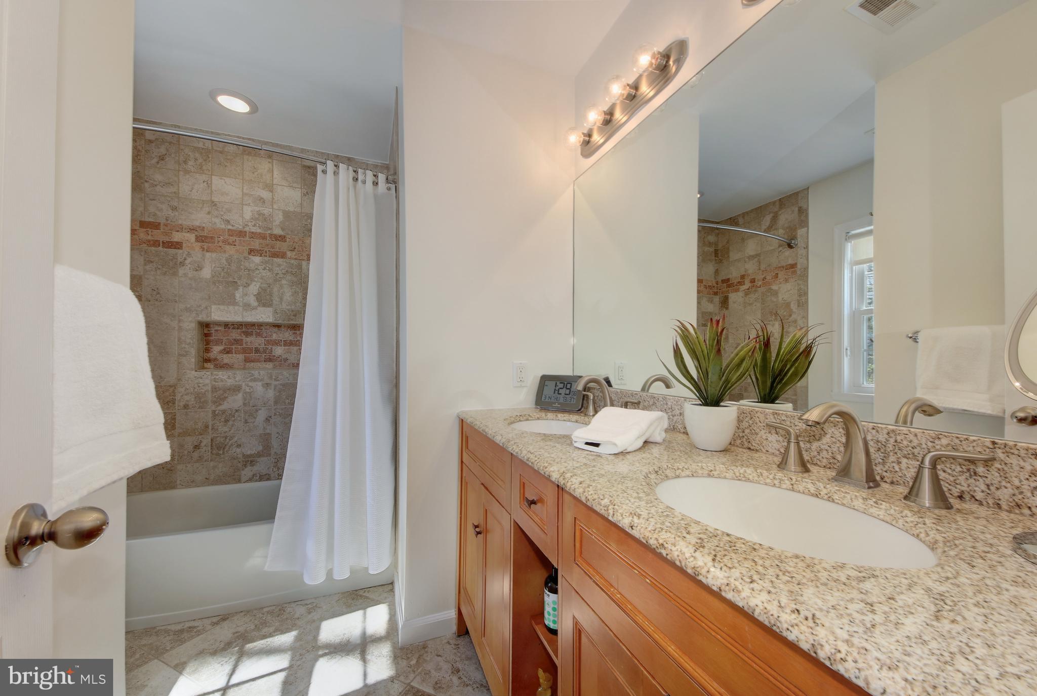 AYRLAWN - Residential