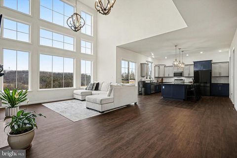 802 BLAKE DRIVE YORK PA 17402