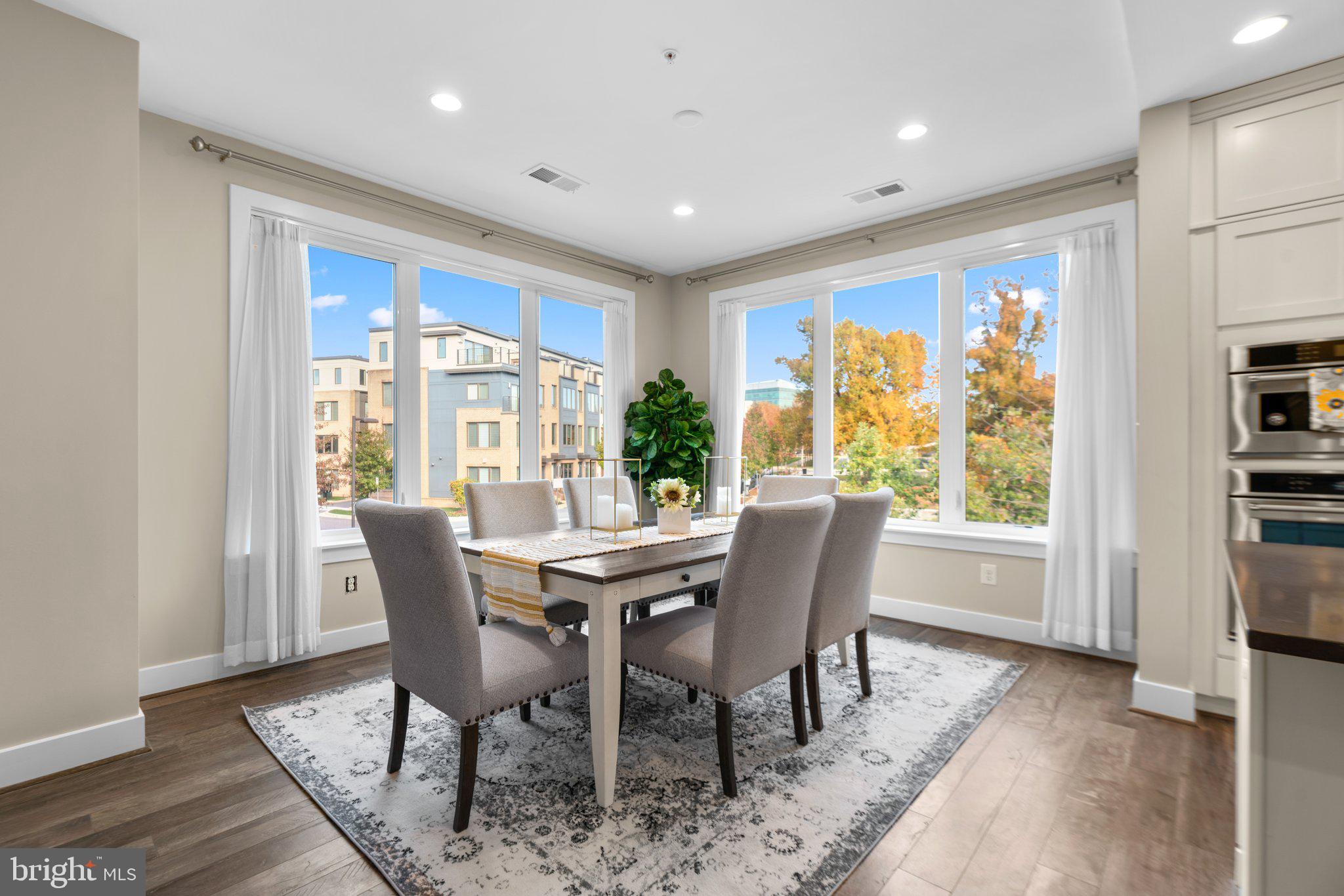 ROCKVILLE OUTSIDE - Residential