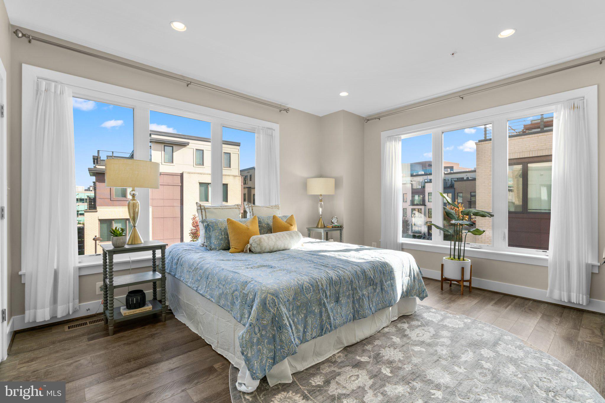 ROCKVILLE OUTSIDE - Residential