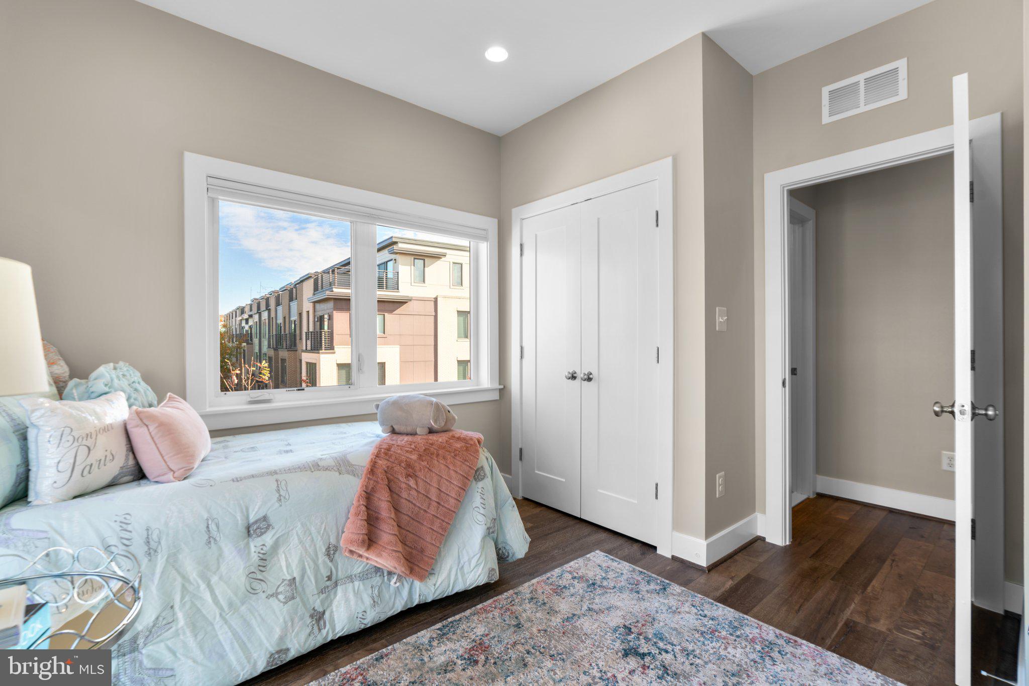 ROCKVILLE OUTSIDE - Residential