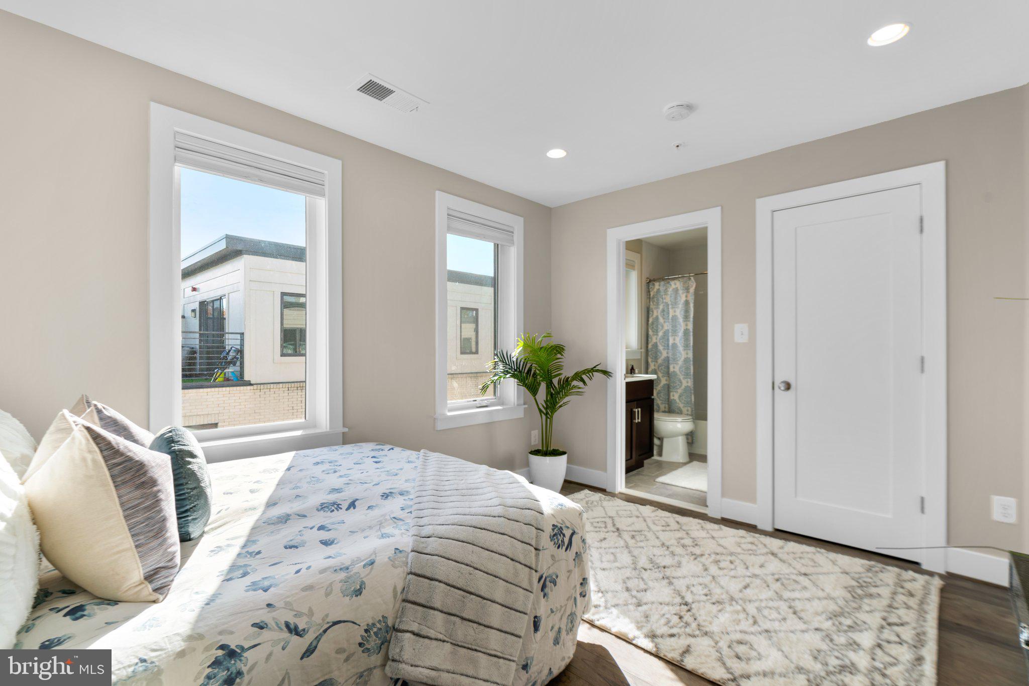 ROCKVILLE OUTSIDE - Residential