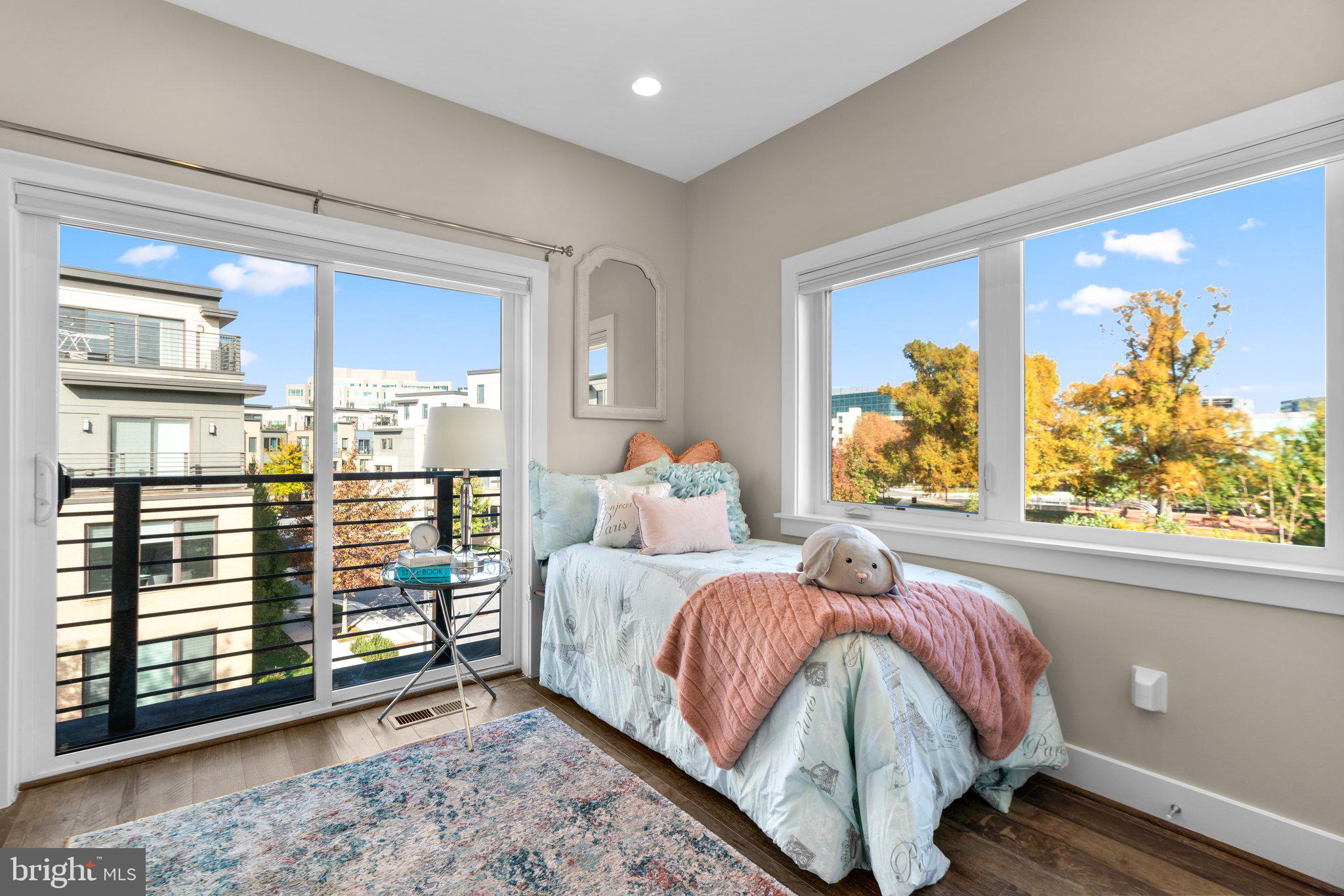 ROCKVILLE OUTSIDE - Residential