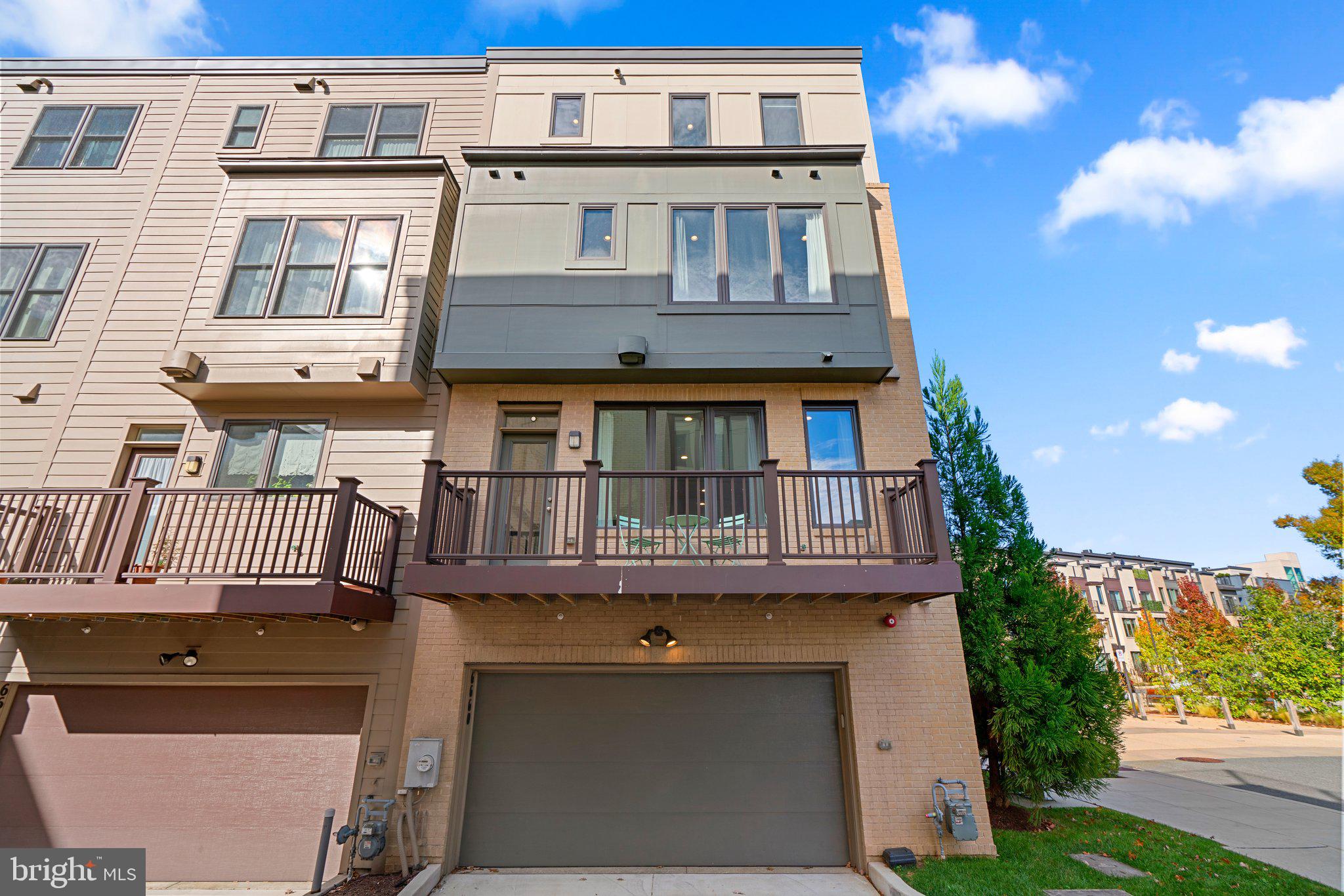 ROCKVILLE OUTSIDE - Residential