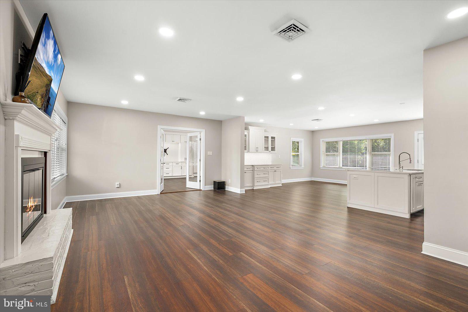 1105 RIVERSIDE DRIVE