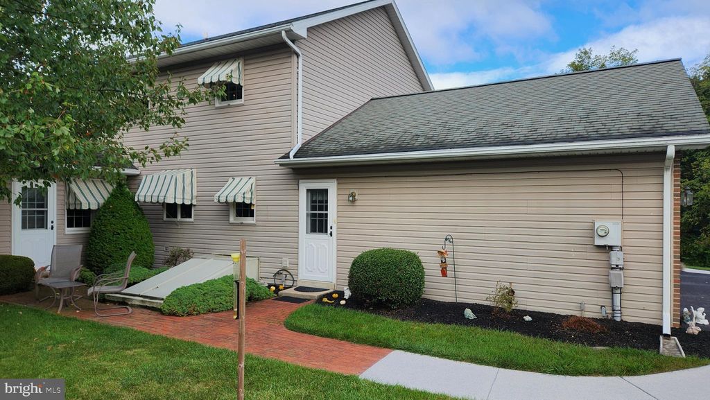 Photo of 924 Redwood Lane, LEBANON, PA 17046 (MLS # PALN2023308)