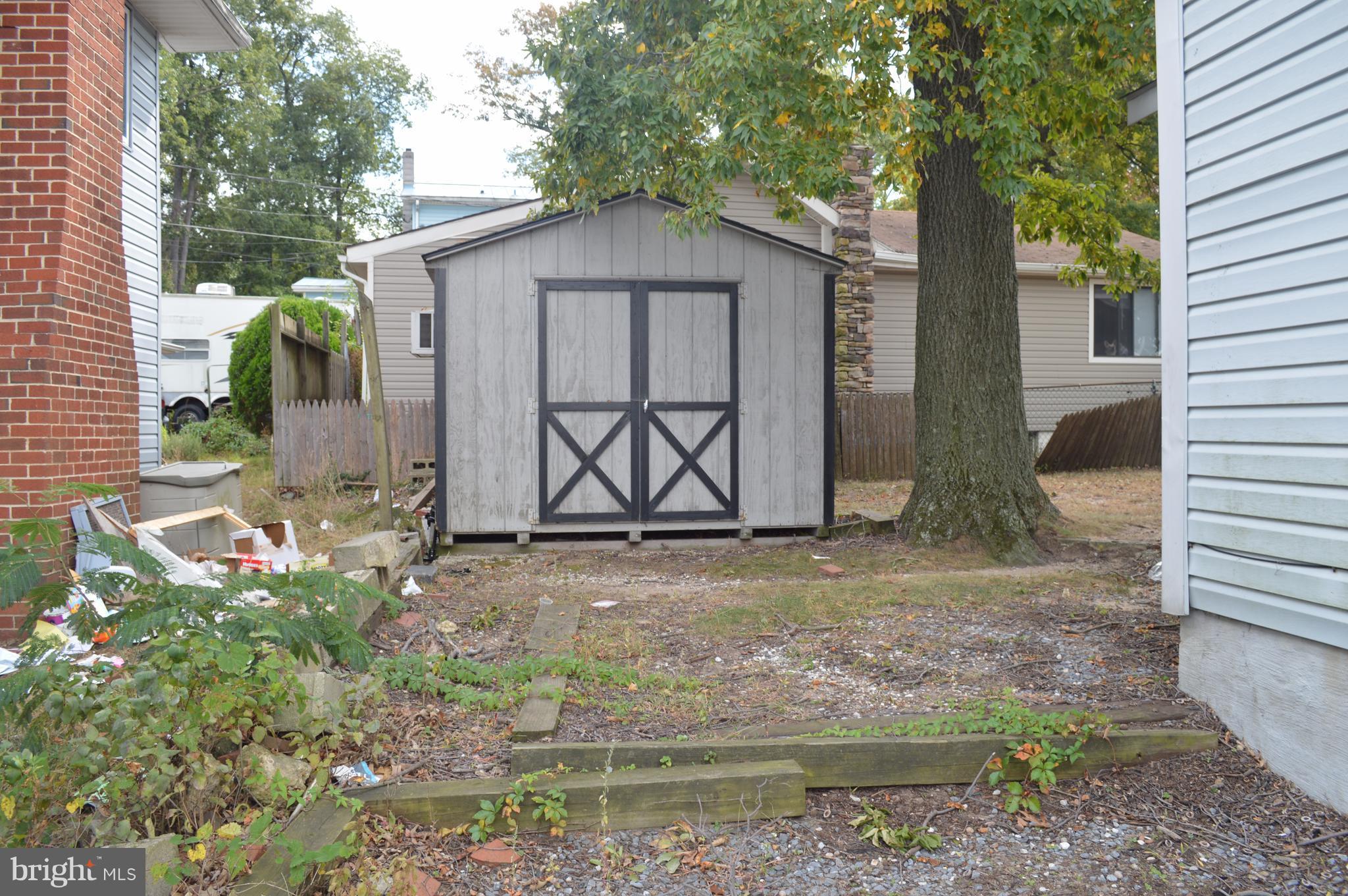 WOODLAND BEACH - Residential