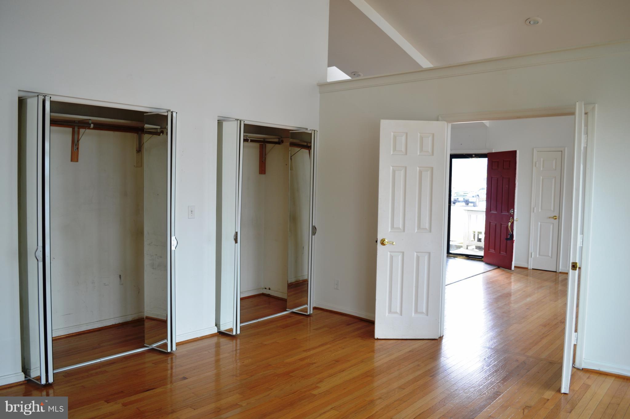 WOODLAND BEACH - Residential