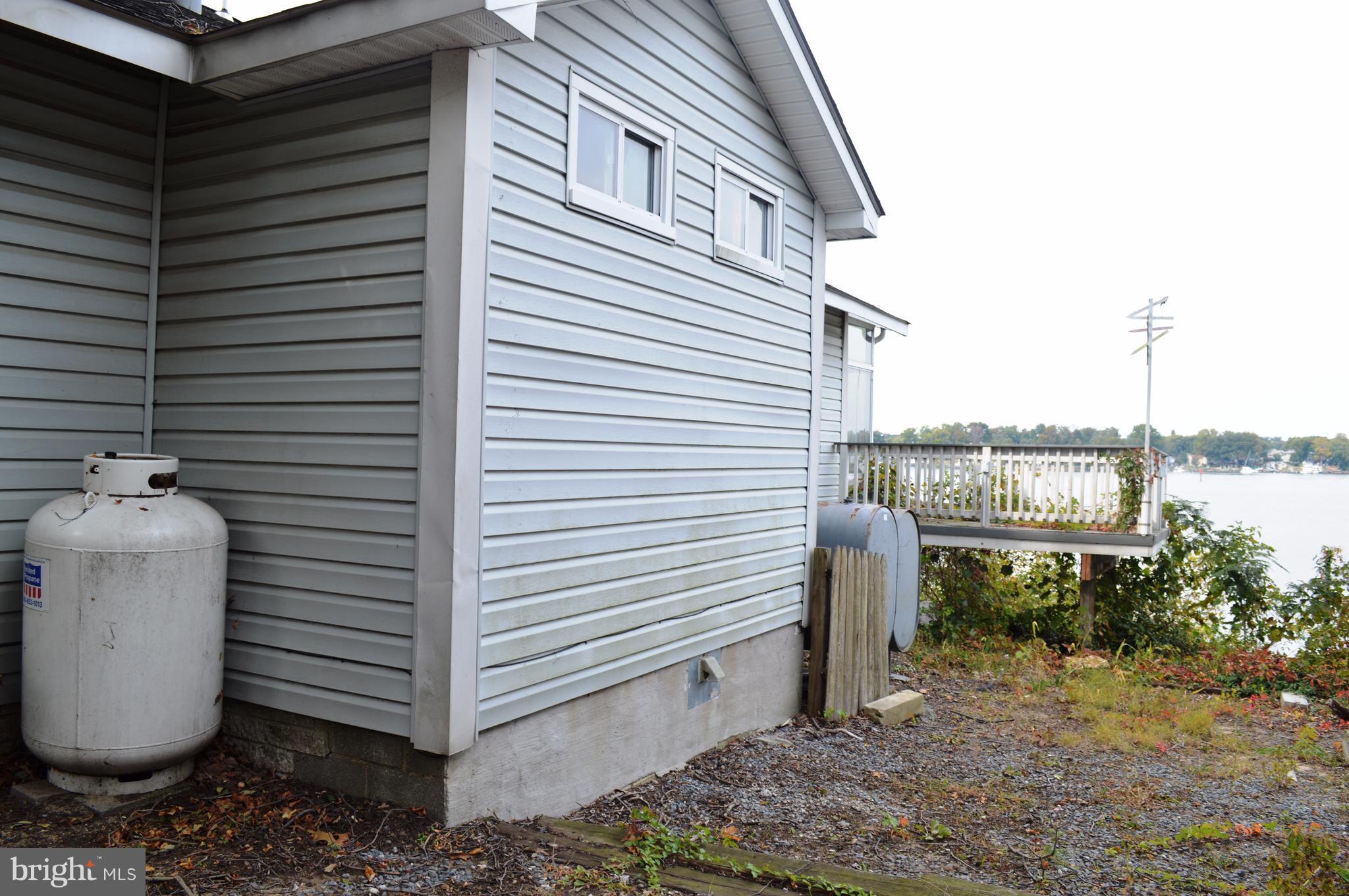 WOODLAND BEACH - Residential