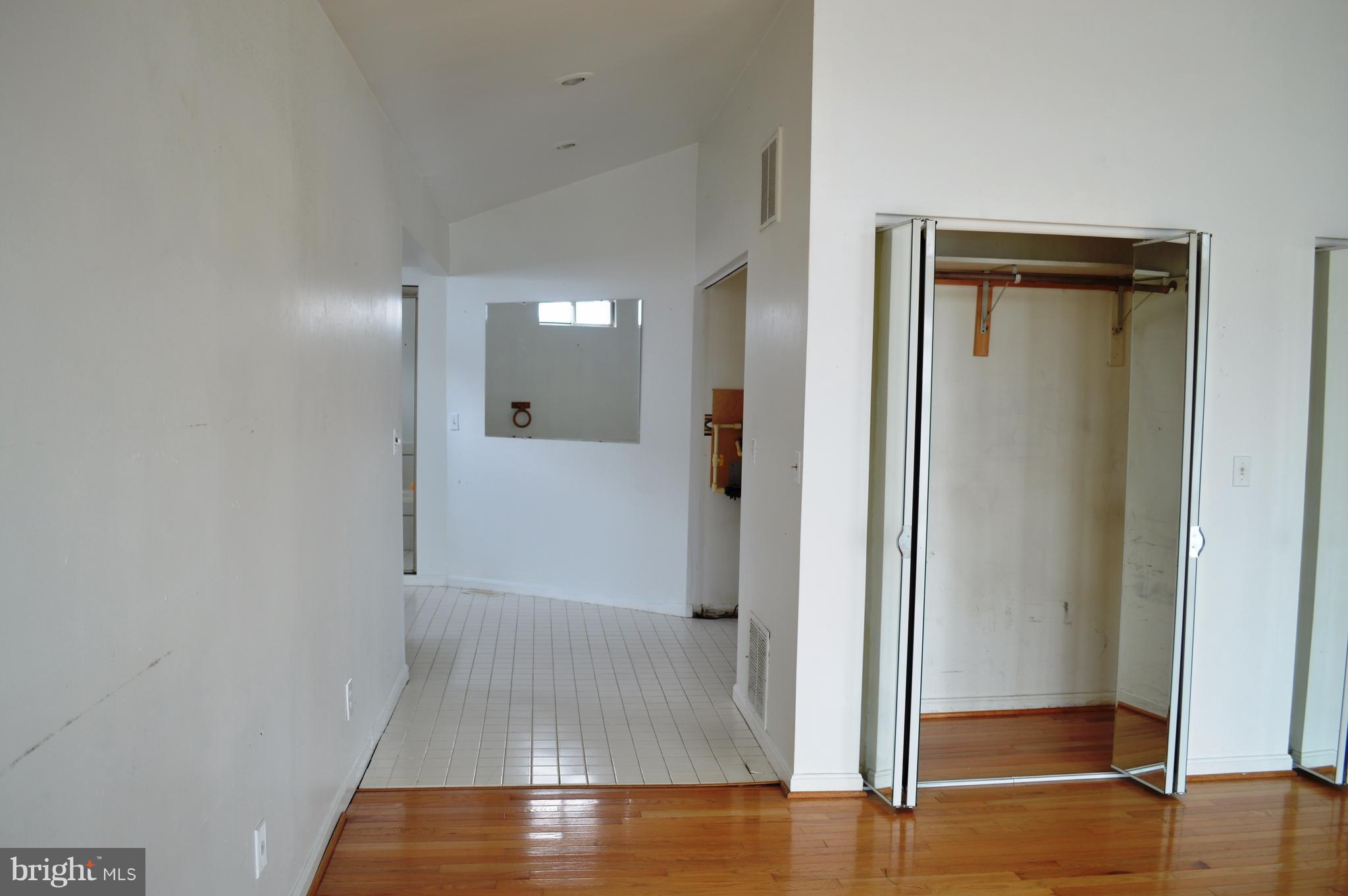 WOODLAND BEACH - Residential