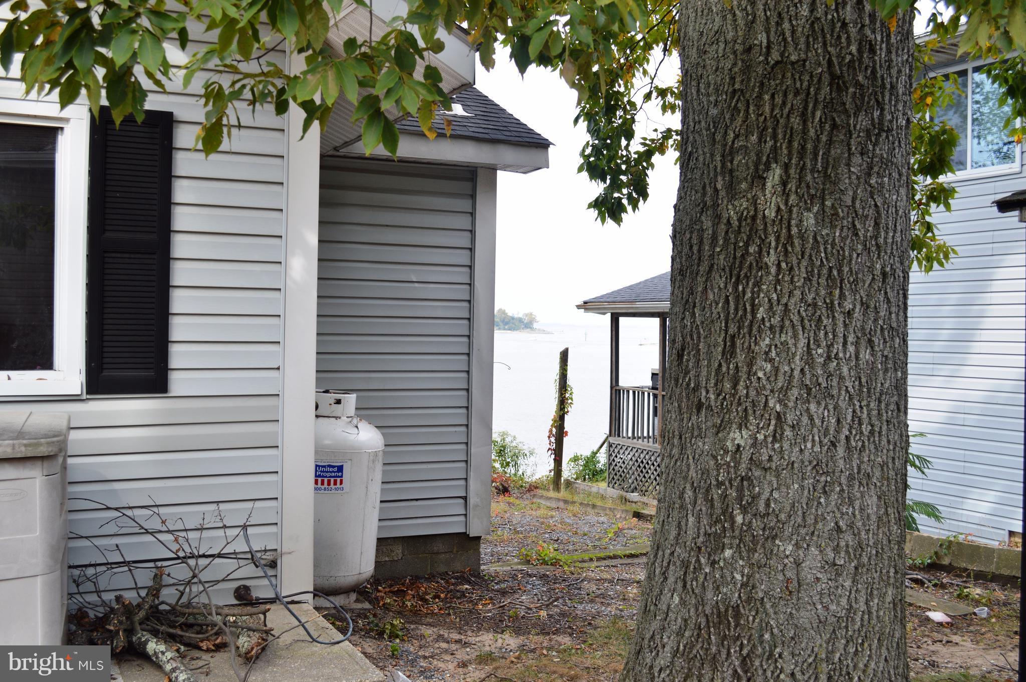 WOODLAND BEACH - Residential