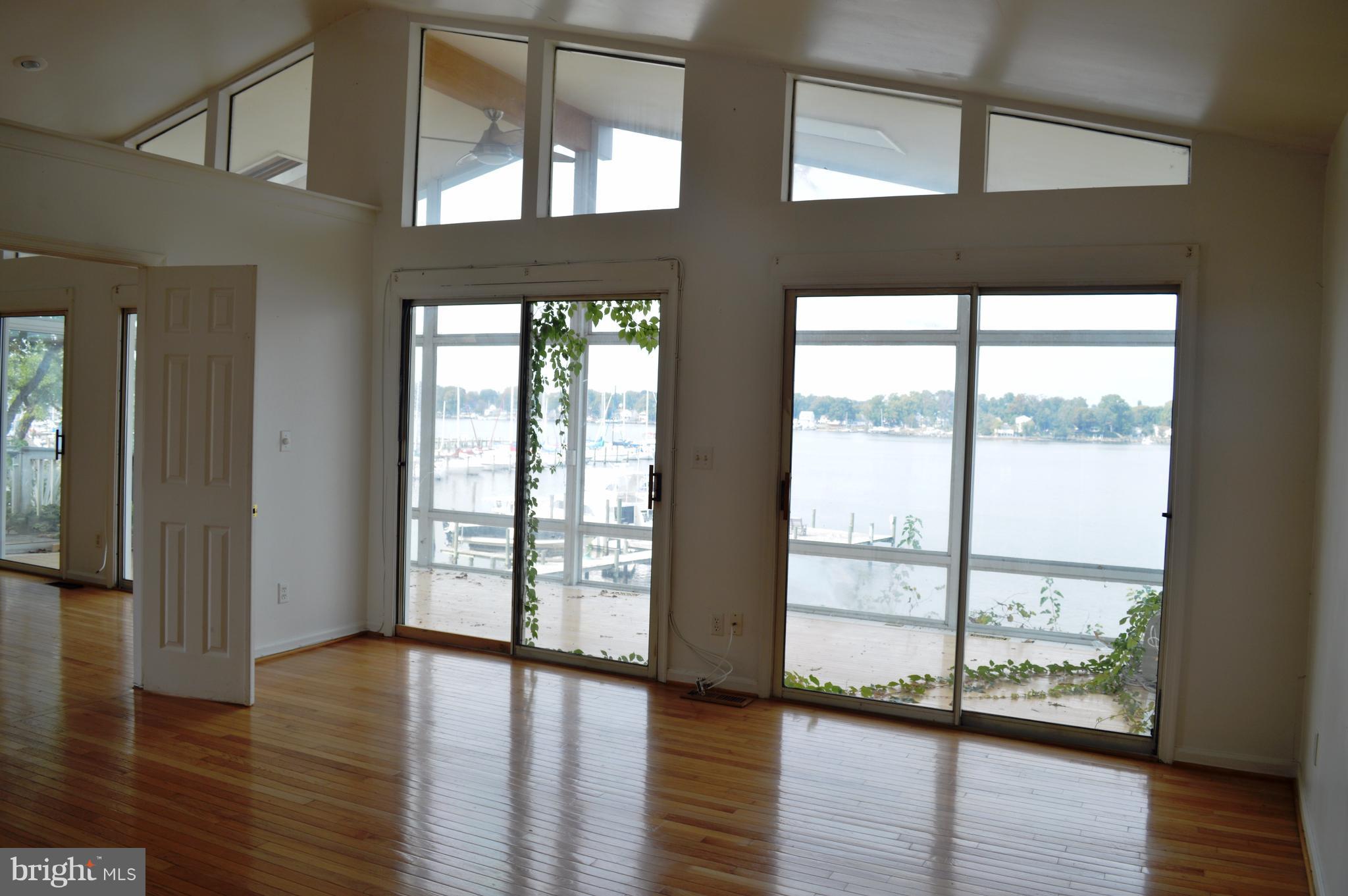 WOODLAND BEACH - Residential