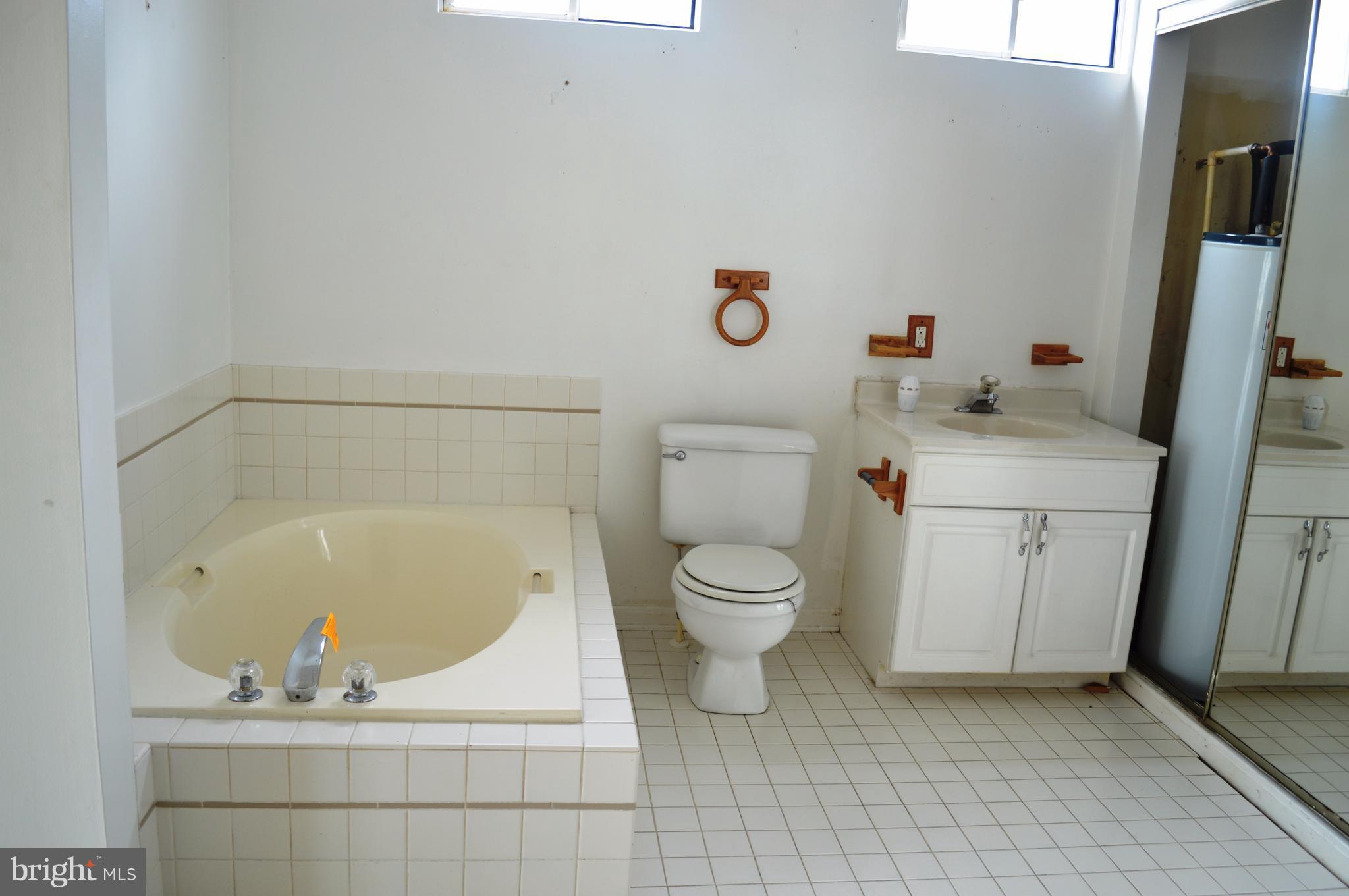 WOODLAND BEACH - Residential