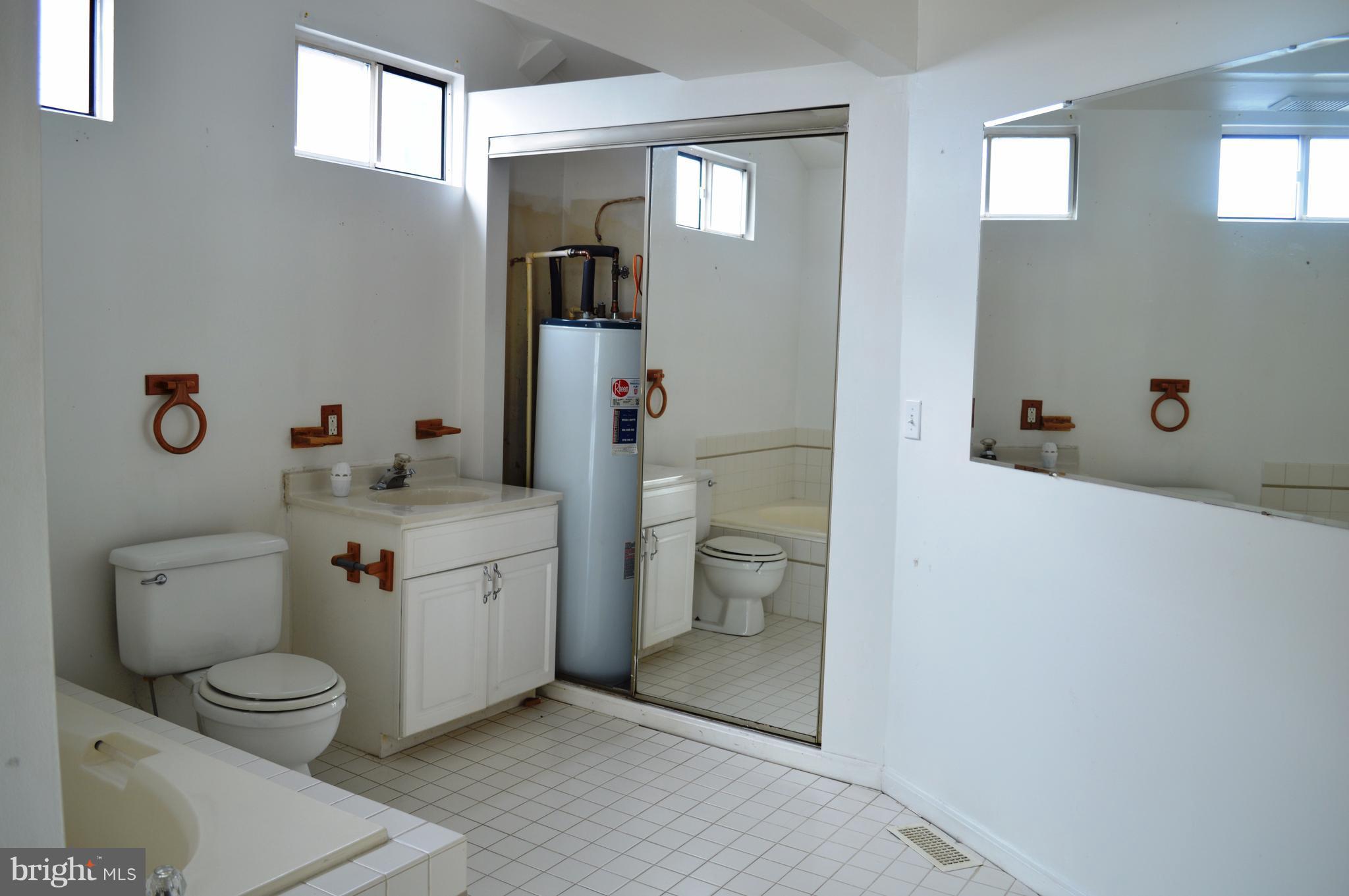 WOODLAND BEACH - Residential