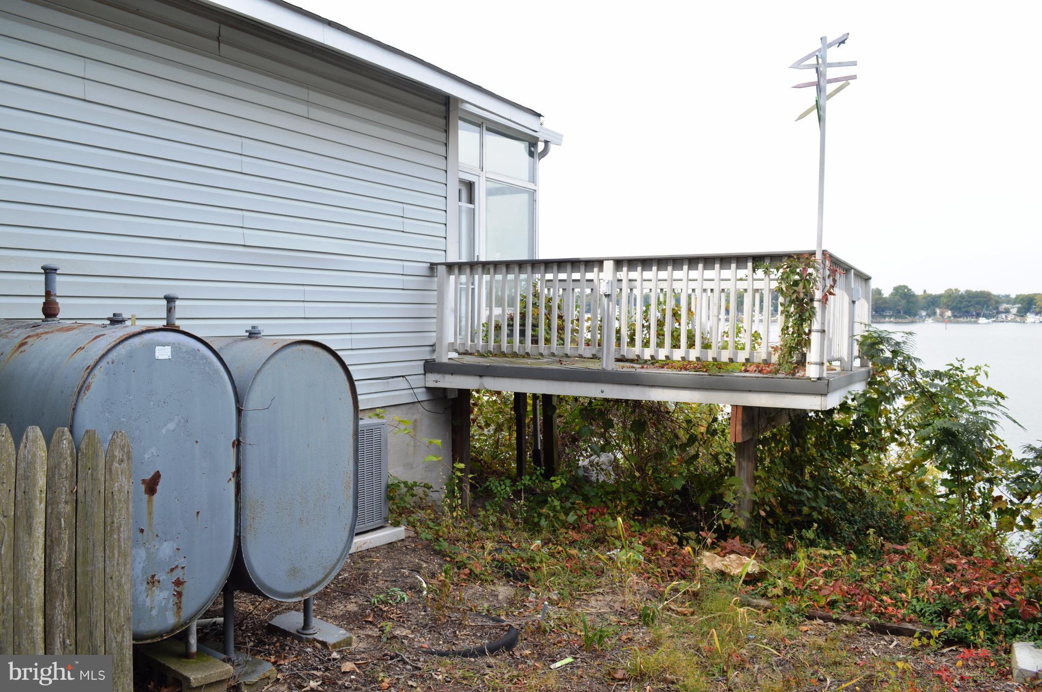 WOODLAND BEACH - Residential