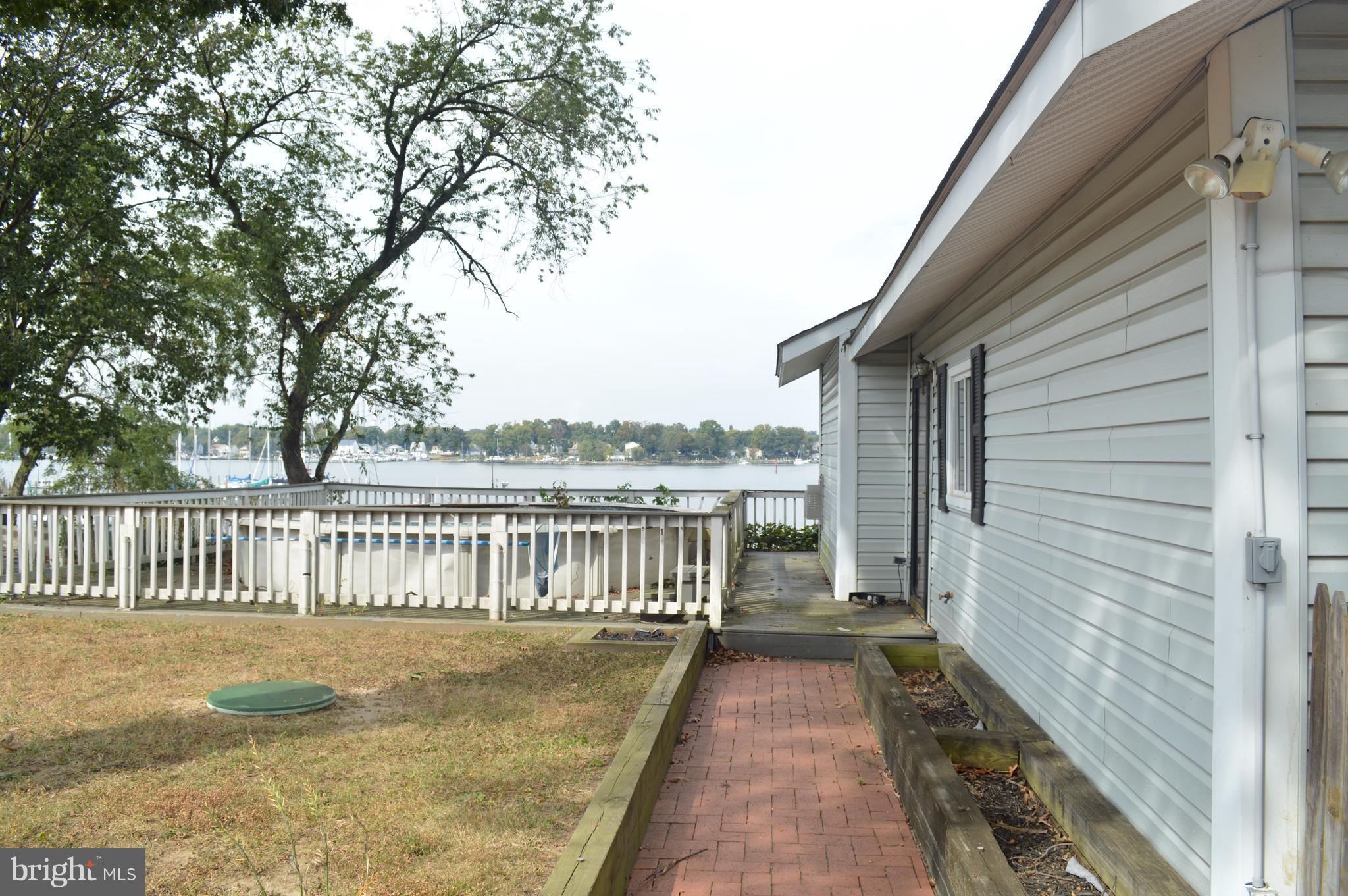 WOODLAND BEACH - Residential