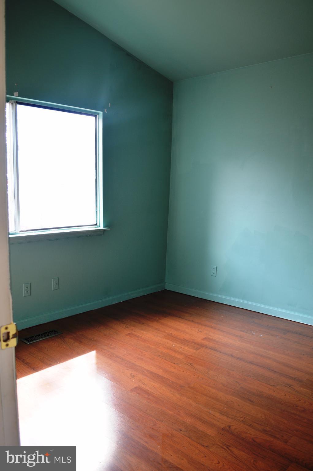 WOODLAND BEACH - Residential