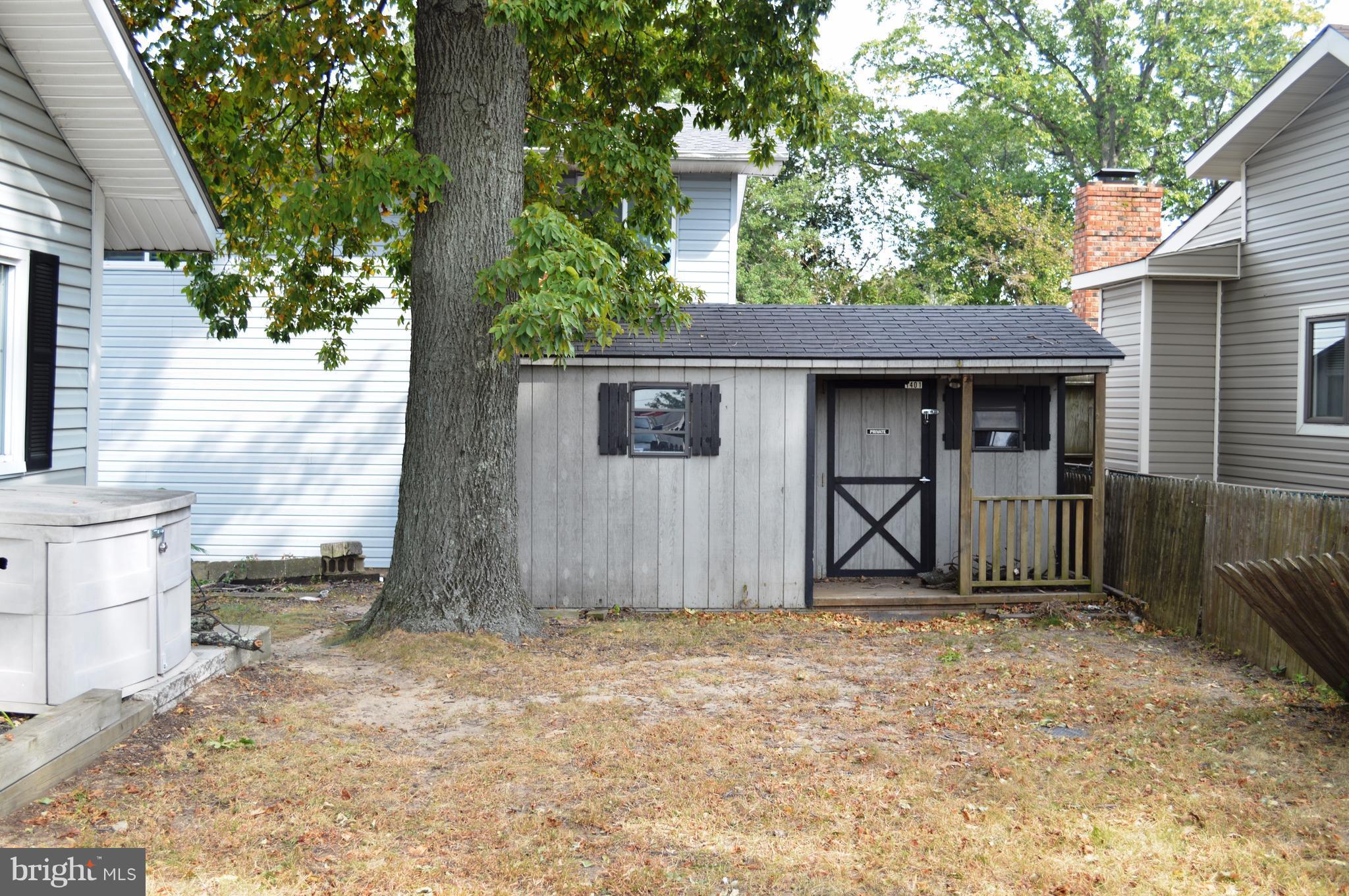 WOODLAND BEACH - Residential