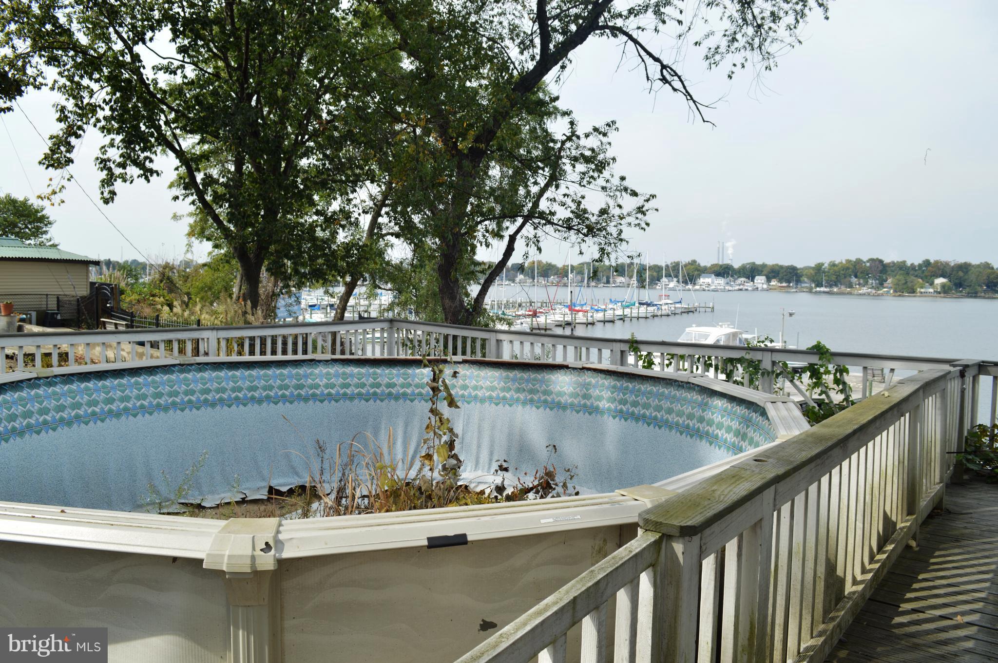 WOODLAND BEACH - Residential