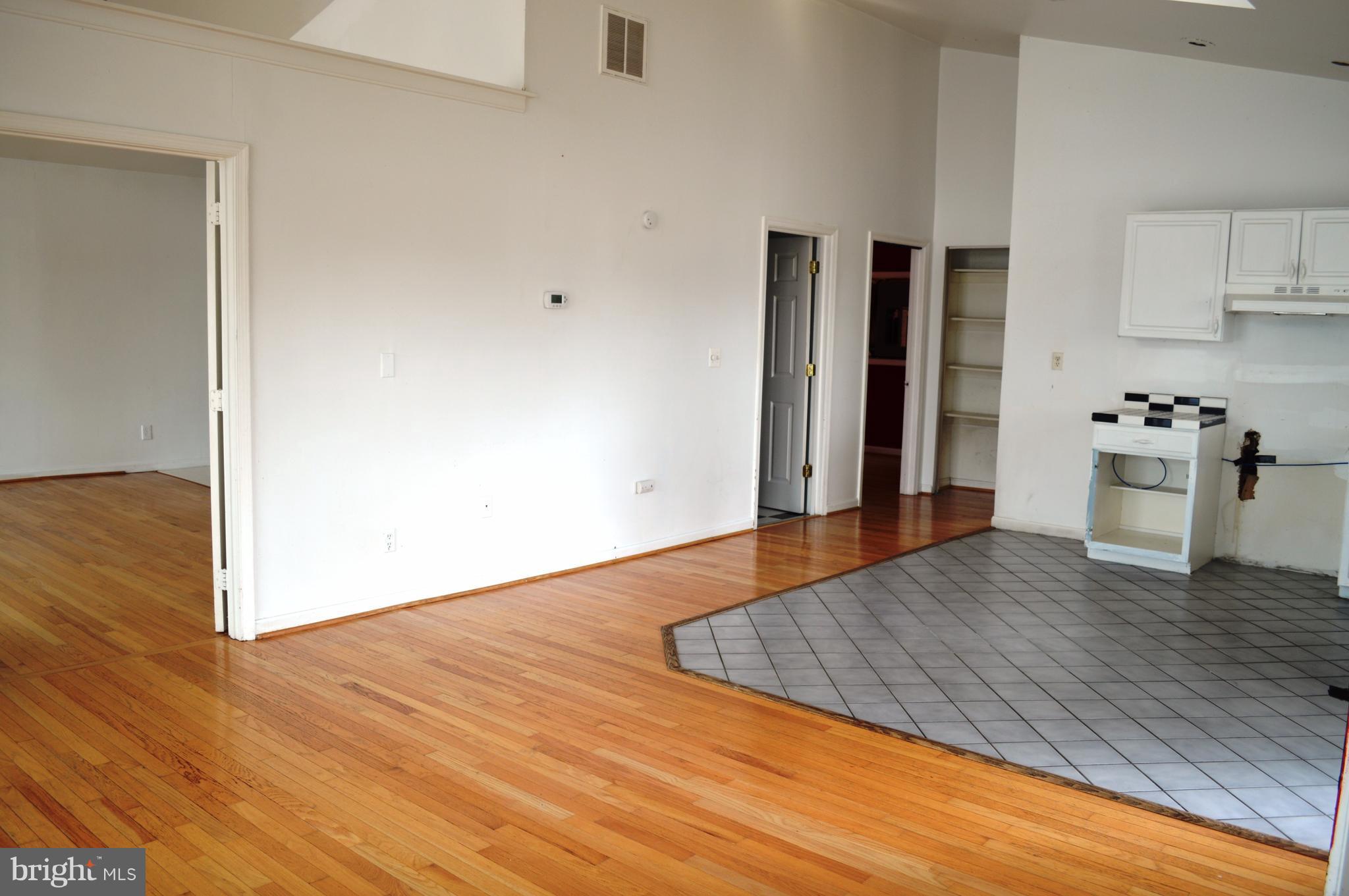 WOODLAND BEACH - Residential