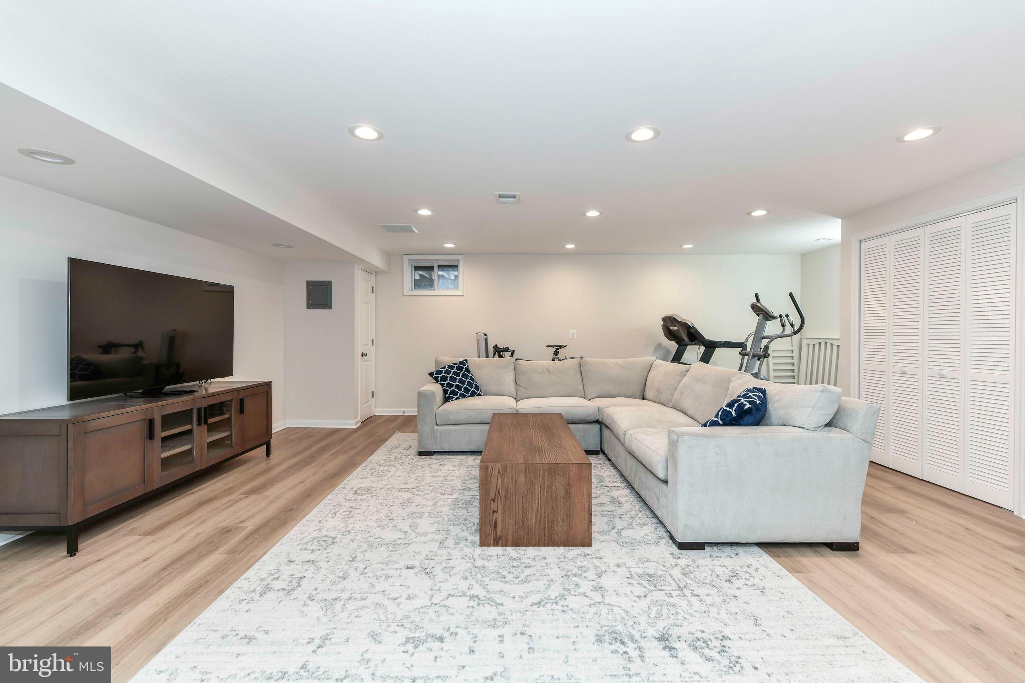 TYSONS WEST - Residential Lease