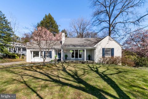 Photo of 3929 WASHINGTON ST, KENSINGTON, MD 20895 (MLS # MDMC2086034) Photo of 3929 WASHINGTON ST, KENSINGTON, MD 20895 (MLS # MDMC2086034)