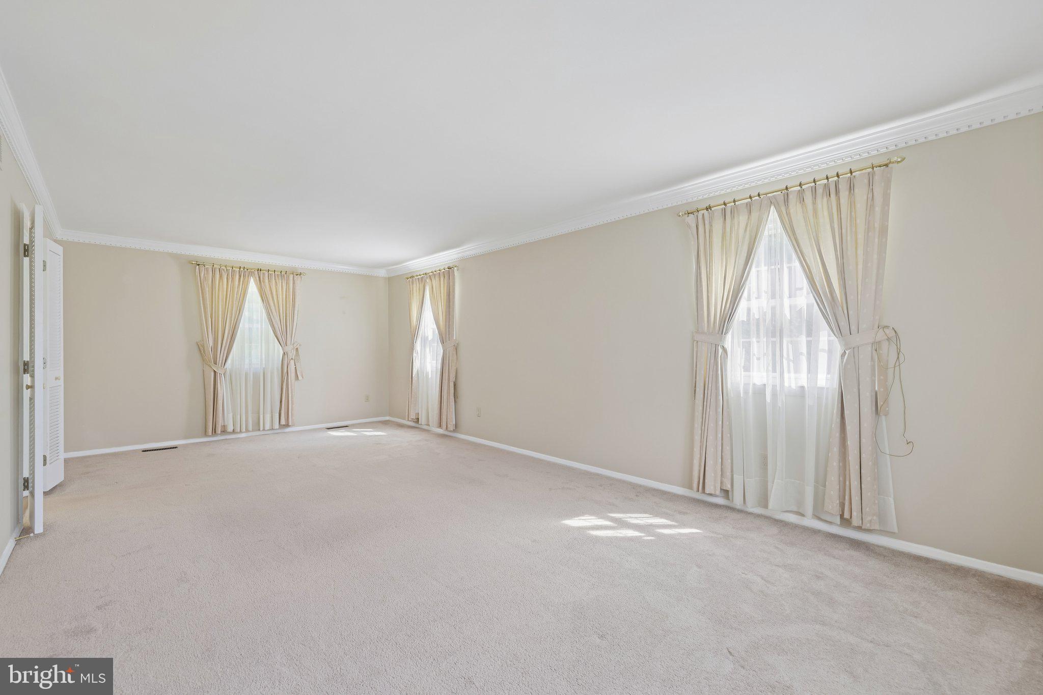 6 EDGE SPRINGS COURT