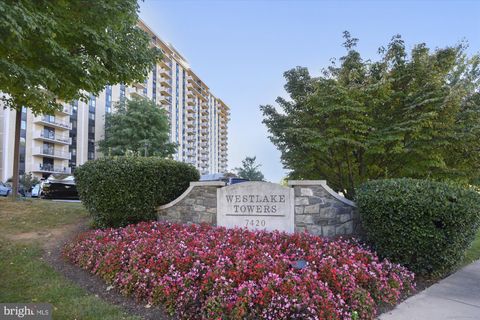 Photo of 7420 Westlake Terrace #1008, BETHESDA, MD 20817 (MLS # MDMC2206628)