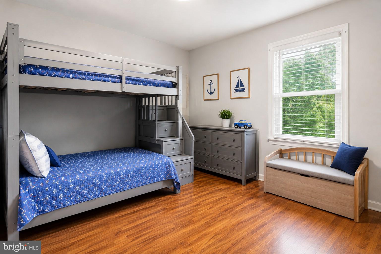 828 LAUREL ROAD