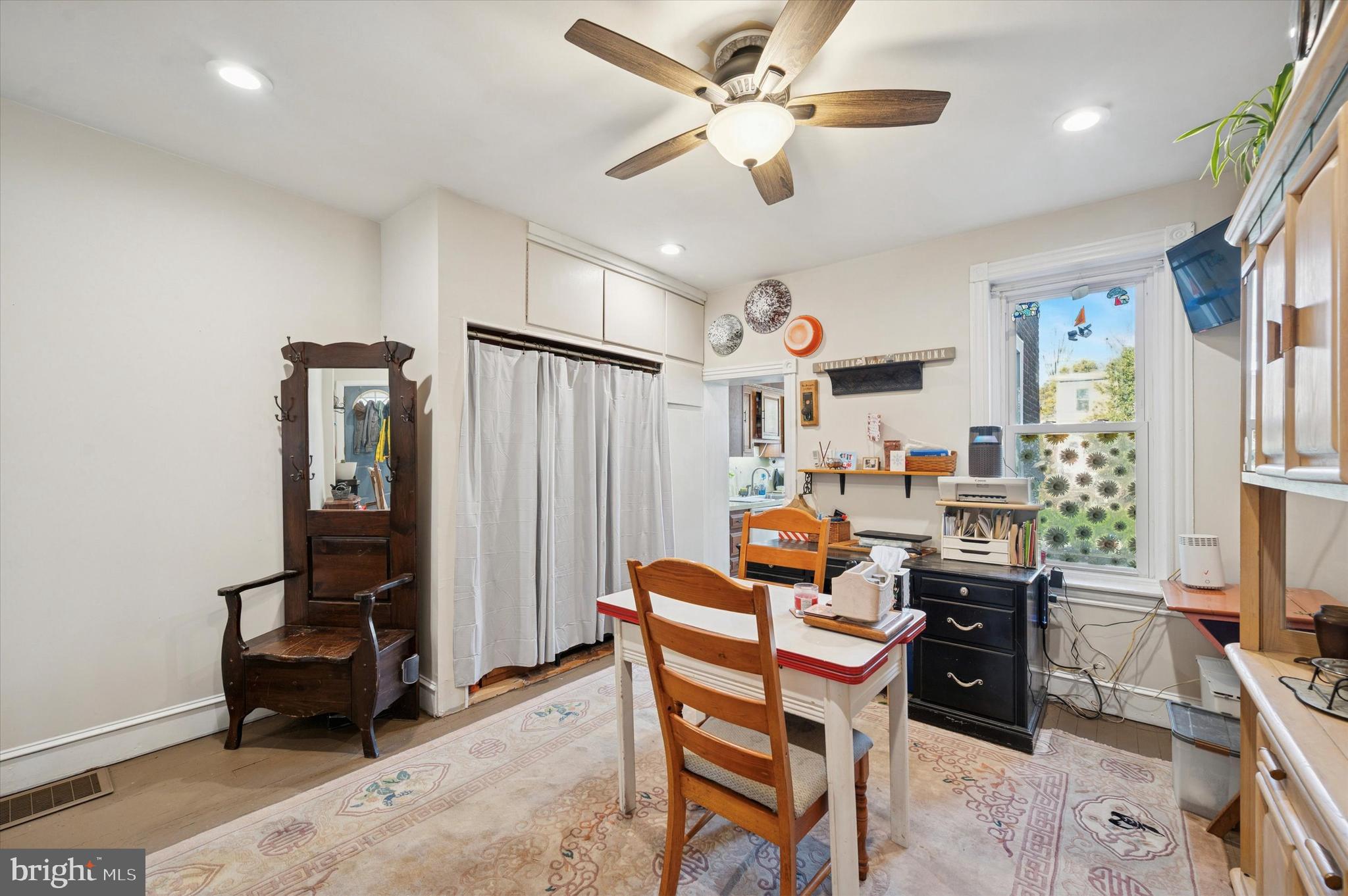 ROXBOROUGH - Residential