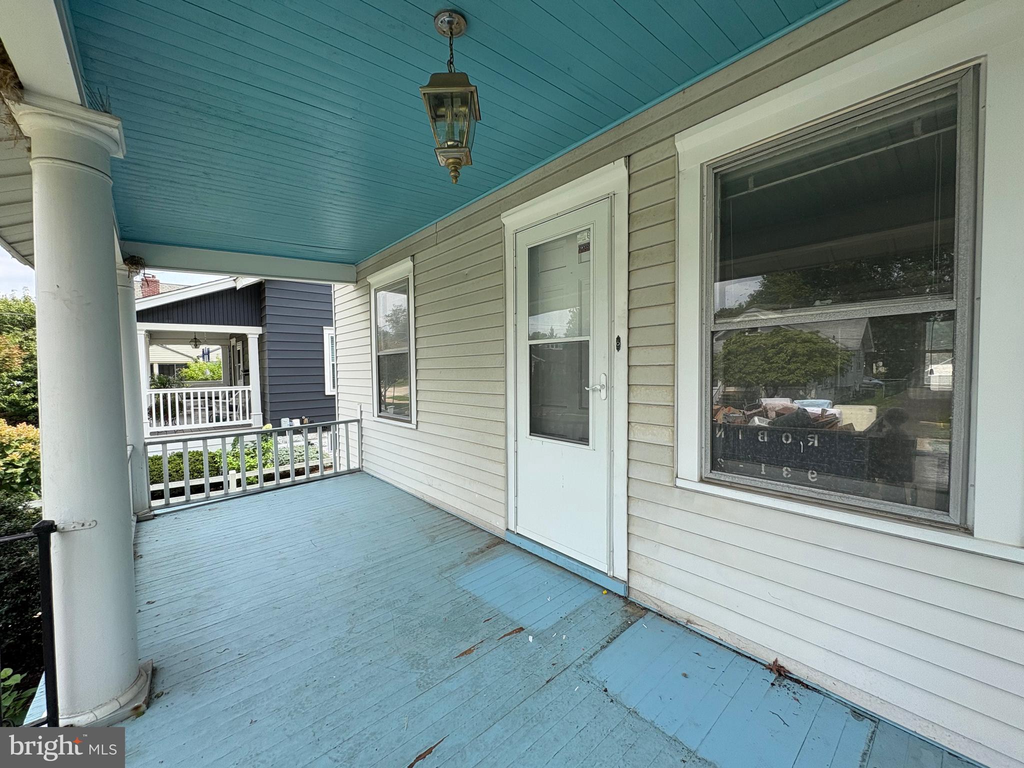 822 MERRICK AVENUE