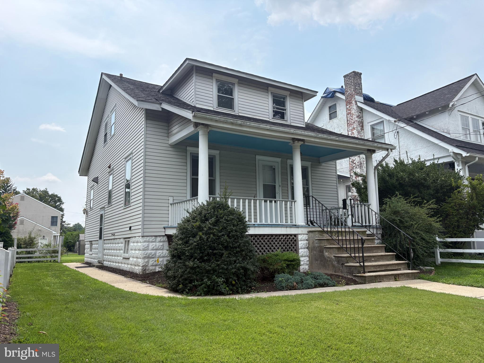 822 MERRICK AVENUE