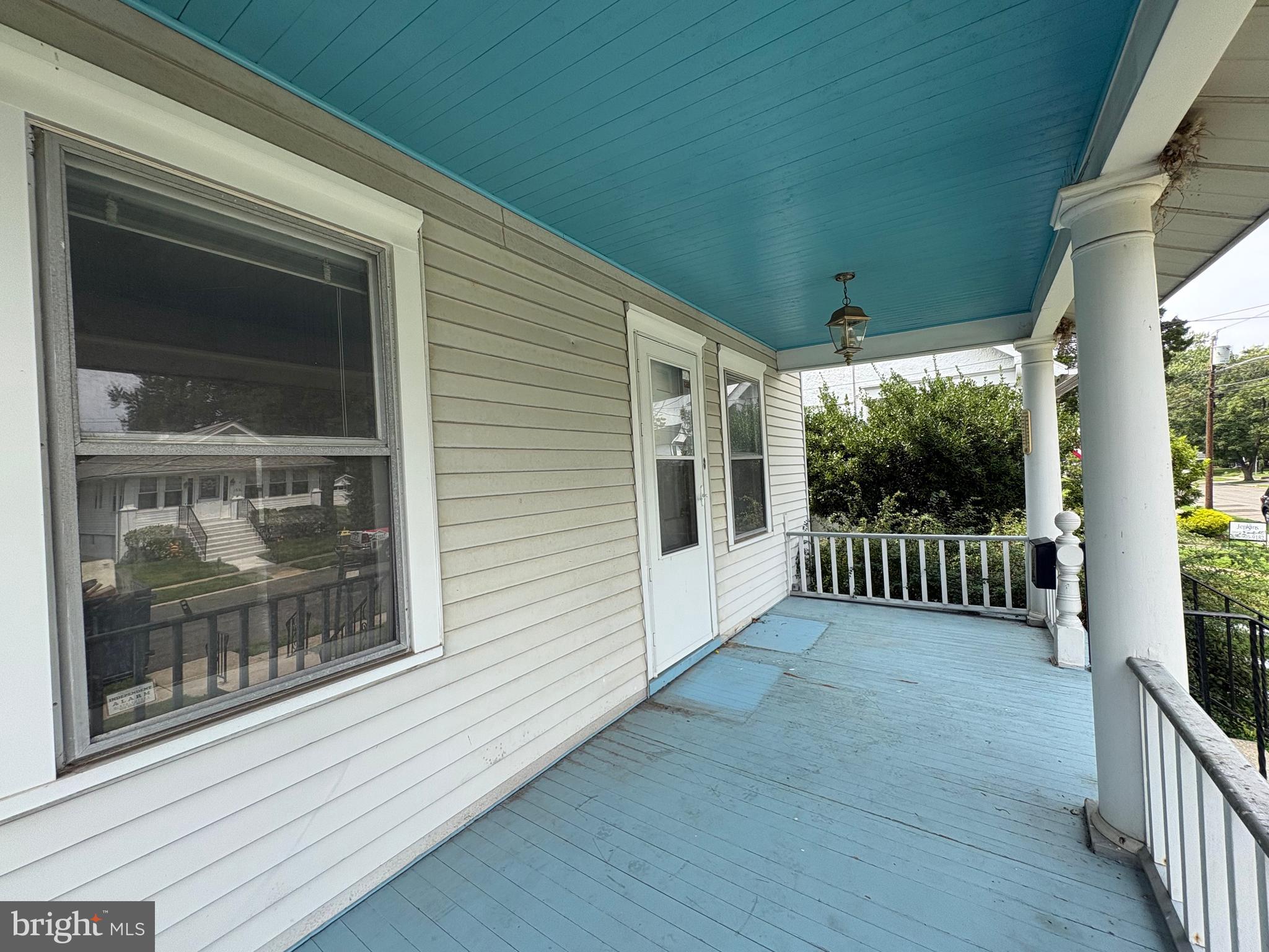 822 MERRICK AVENUE