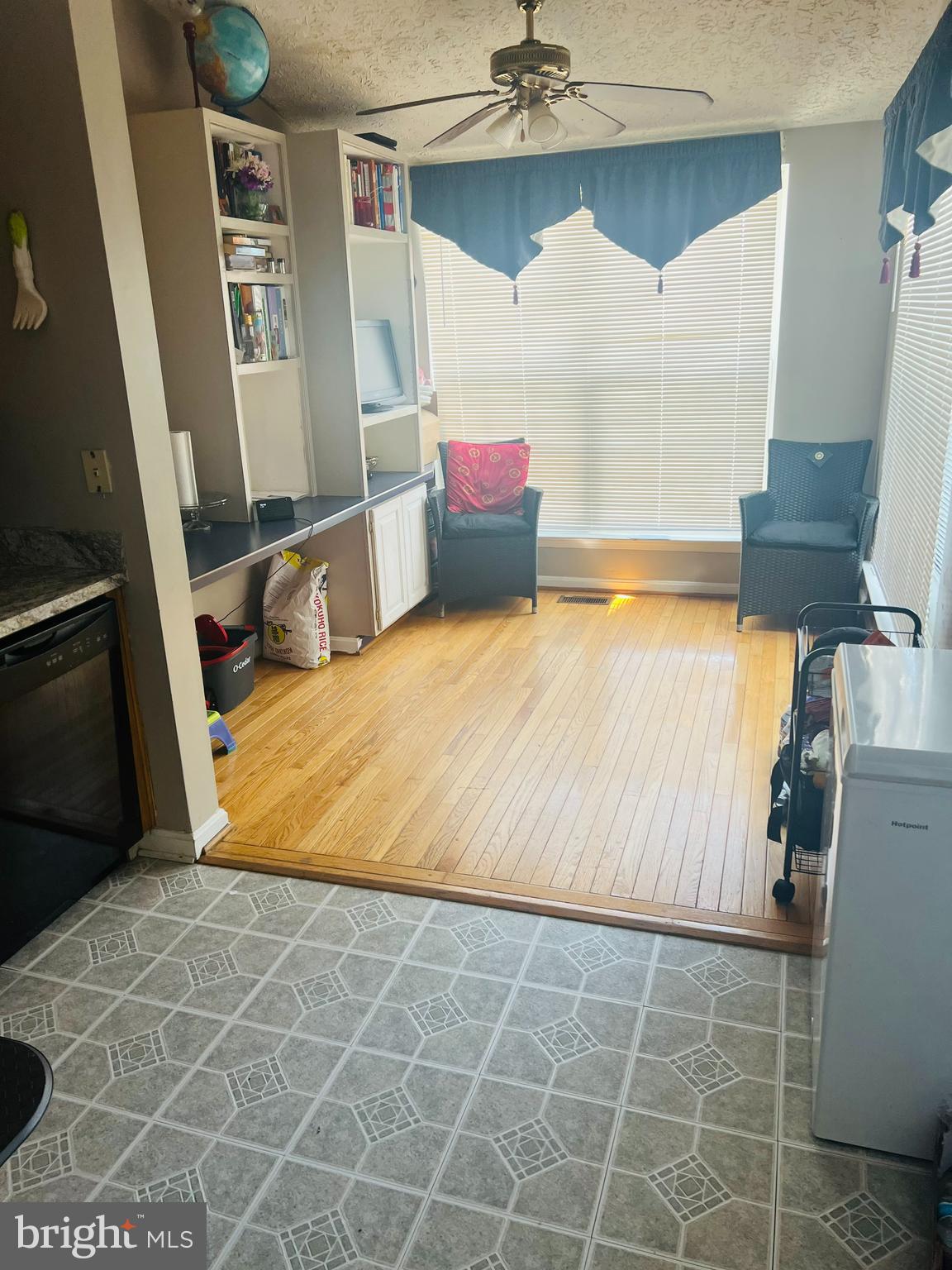 CONSTANT FRIENDSHIP - Residential