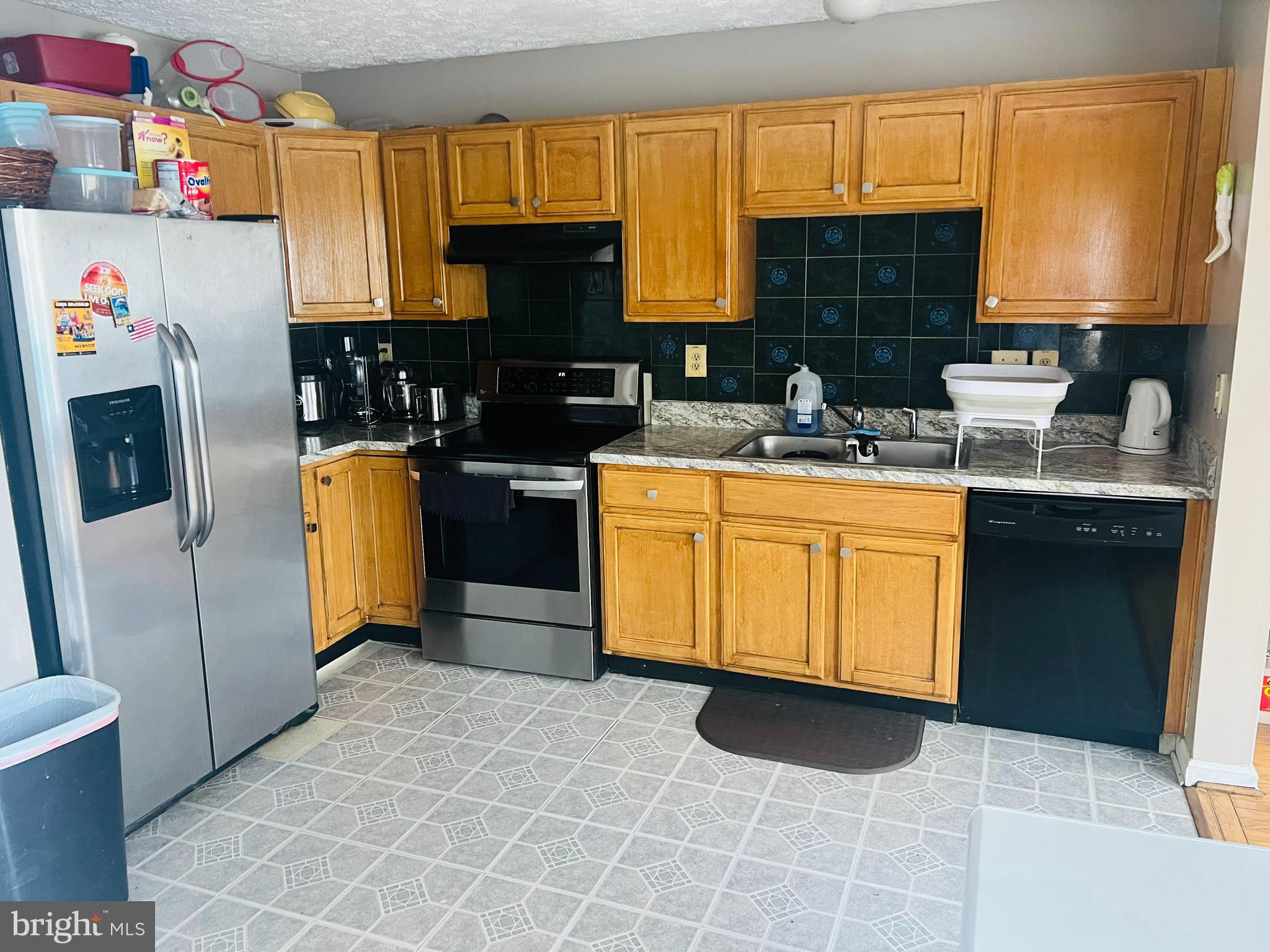 CONSTANT FRIENDSHIP - Residential