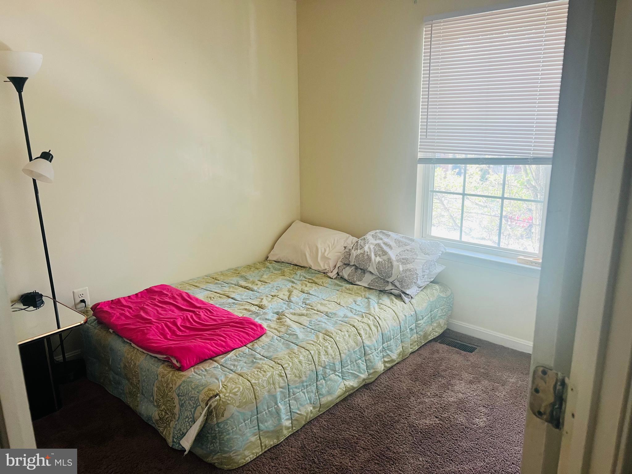 CONSTANT FRIENDSHIP - Residential