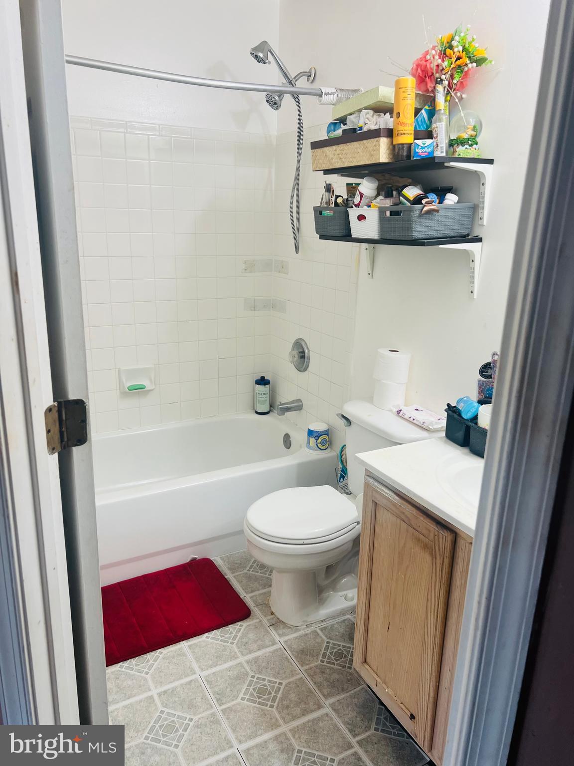 CONSTANT FRIENDSHIP - Residential