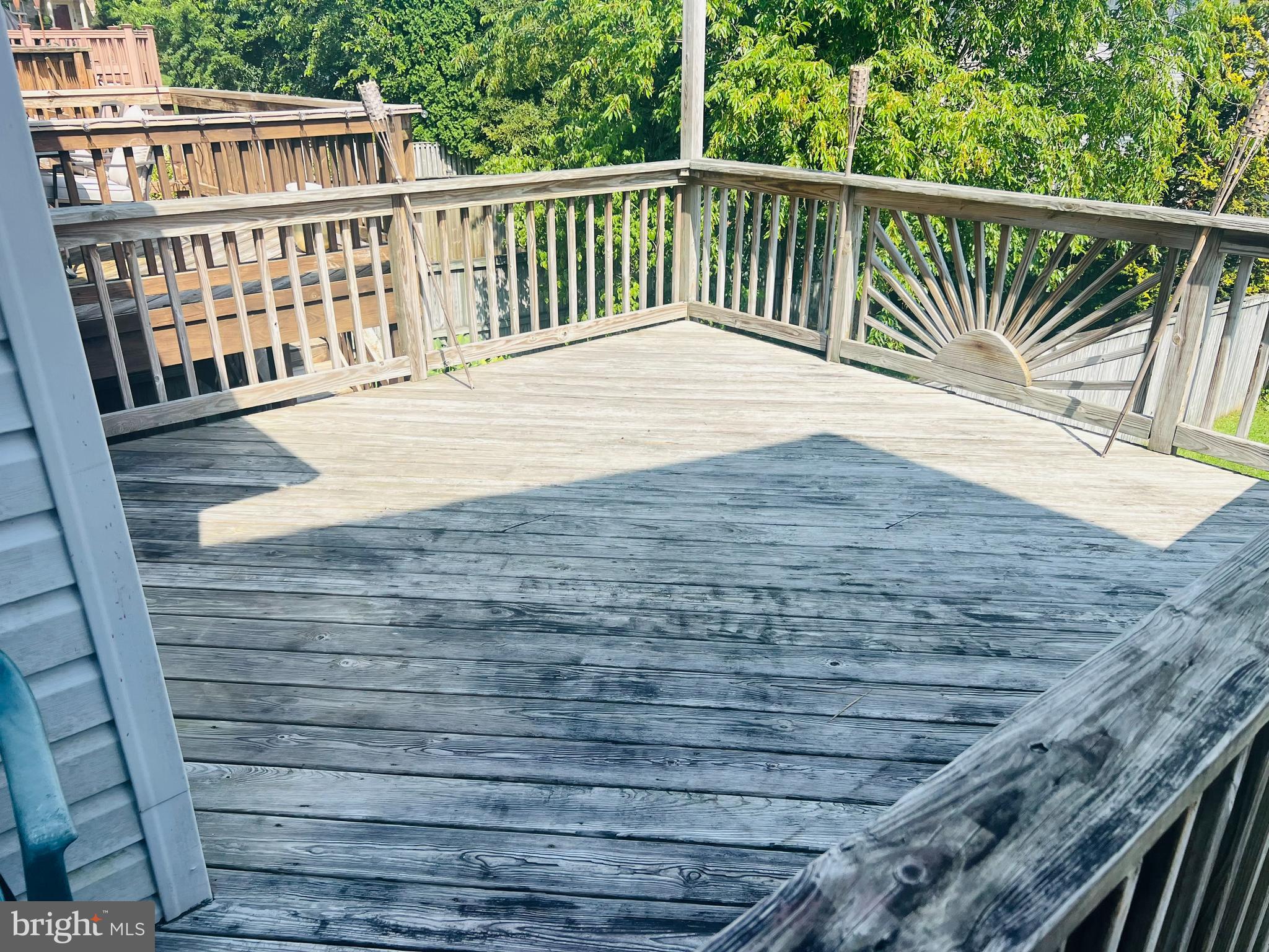 CONSTANT FRIENDSHIP - Residential