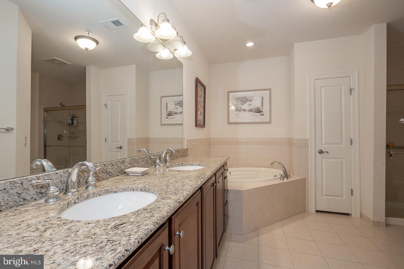 TERRAZZA NEWTOWN SQR - Residential