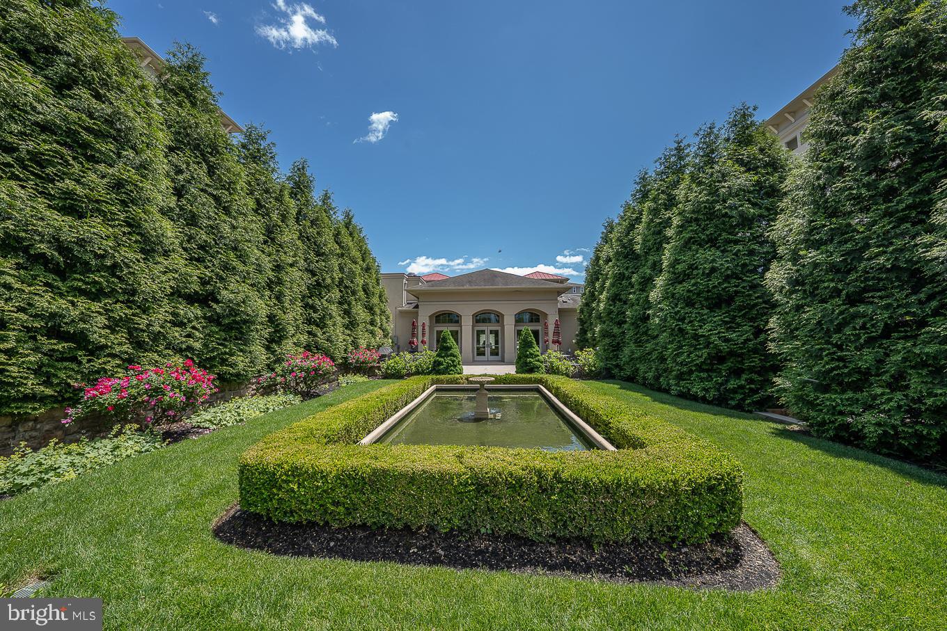 TERRAZZA NEWTOWN SQR - Residential